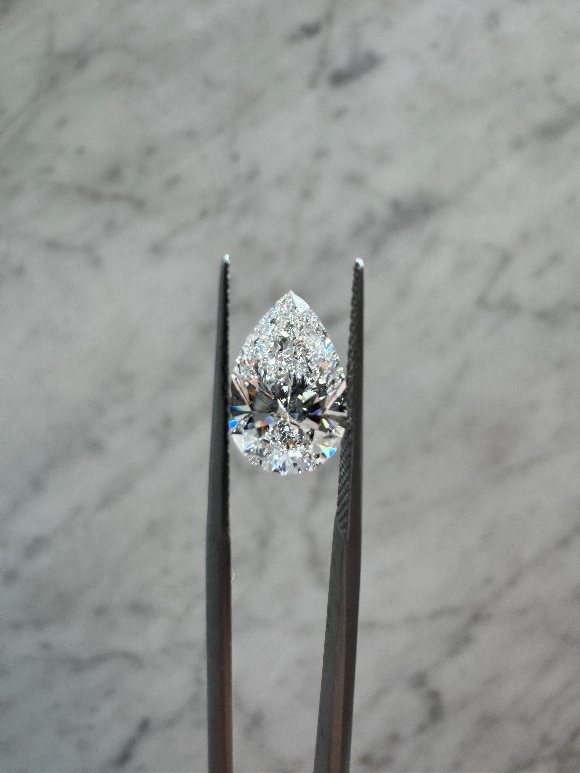 Pear | 2.60ct E VS1 | 1.54 ratio | IGI Certified 729548592