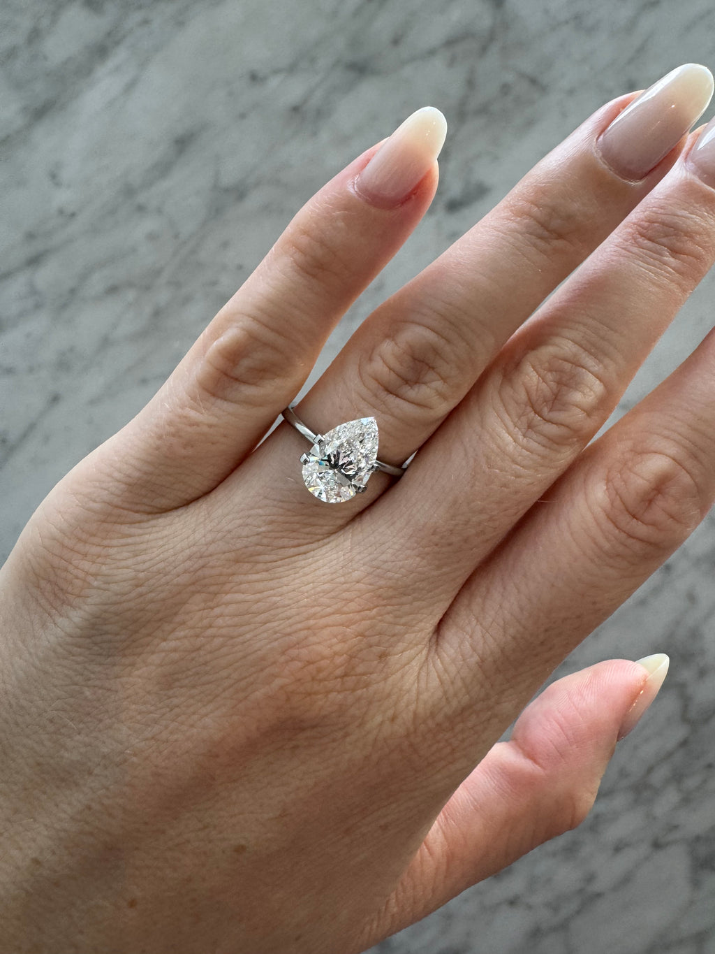Pear | 2.60ct E VS1 | 1.54 ratio | IGI Certified 729548592