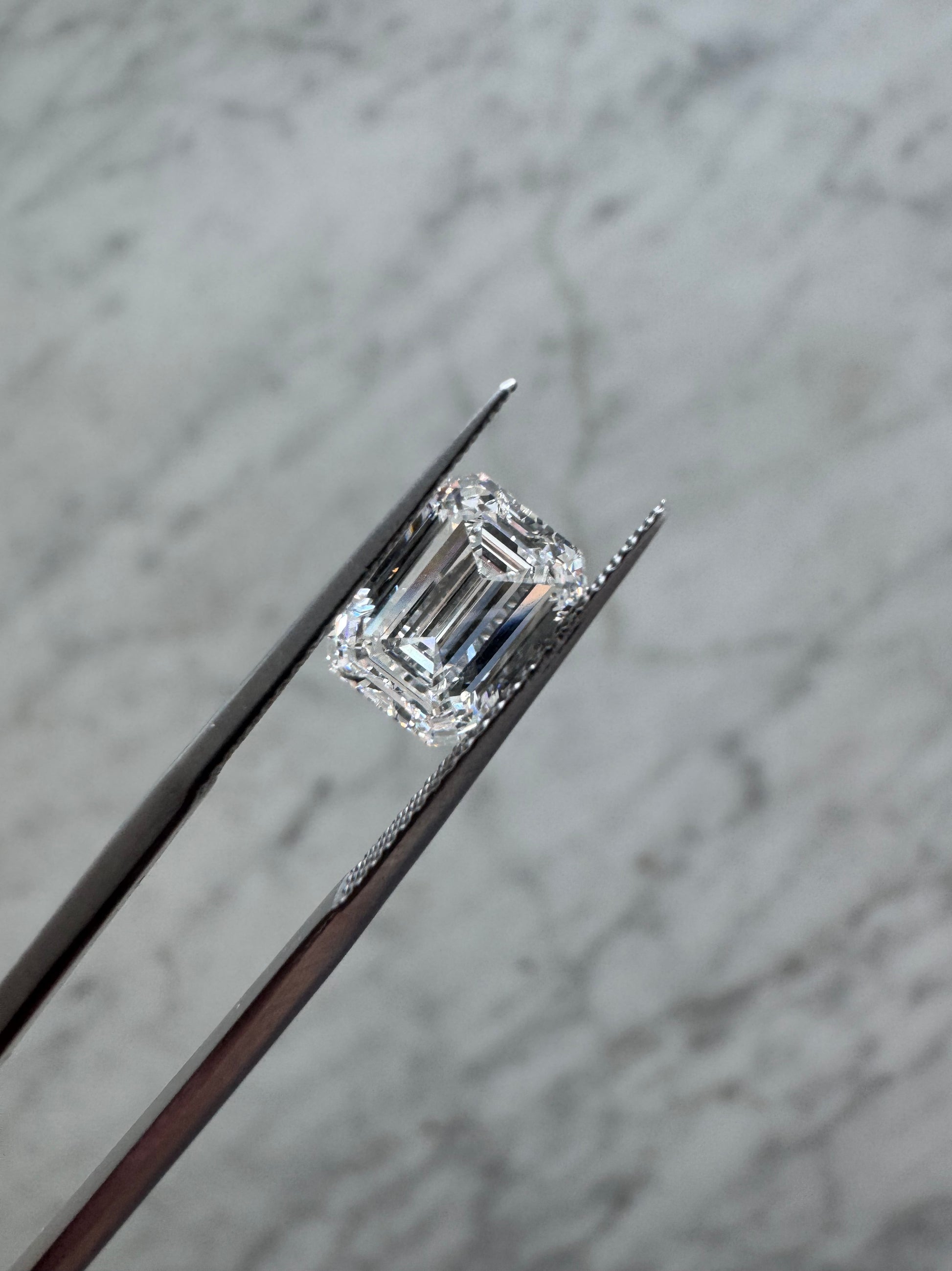 Emerald | 2.10ct E VS1 | 1.42 ratio | IGI Certified LG681583822