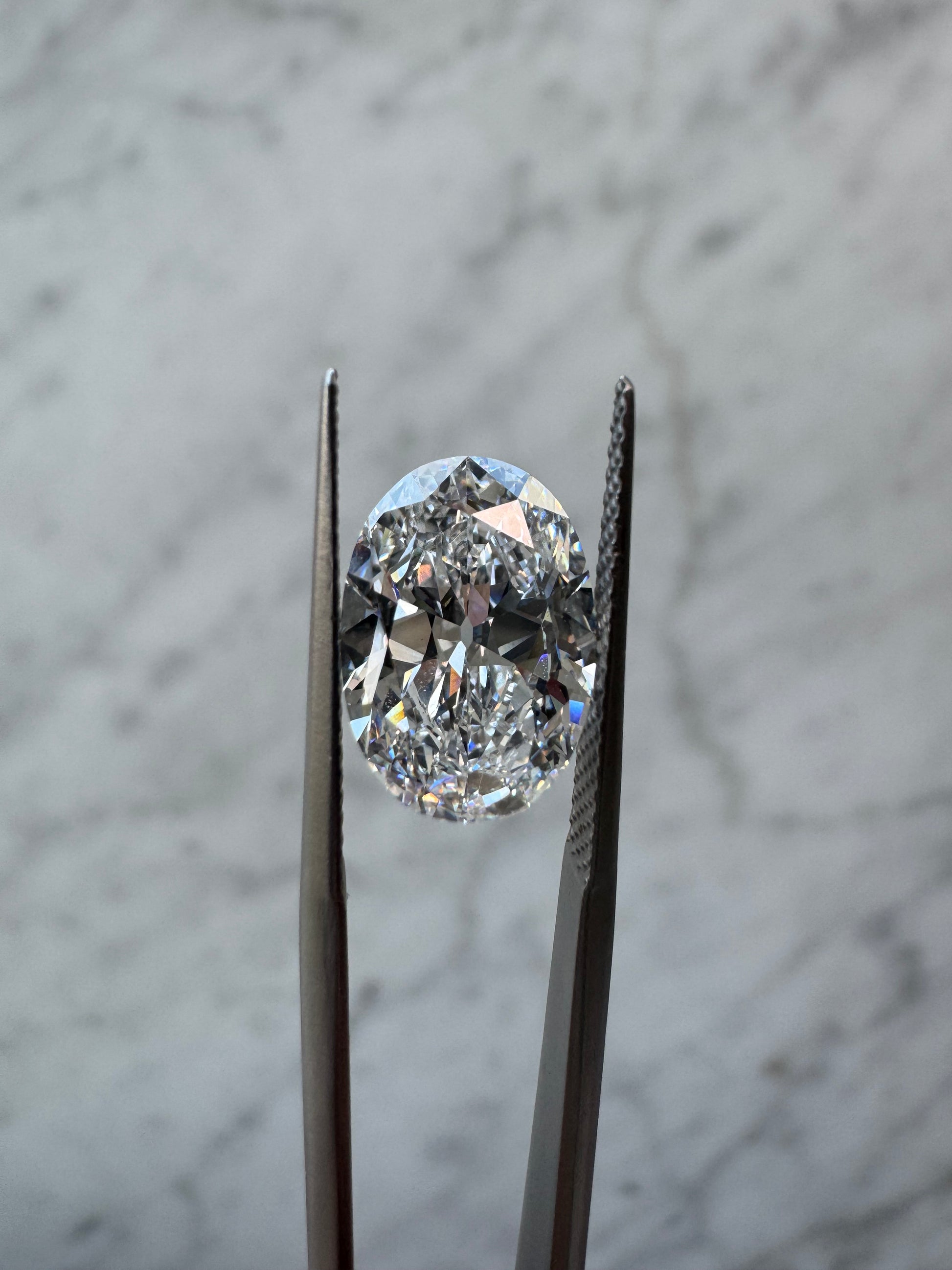 Antique-style Oval | 4.02 ct D VS1 | 1.42 ratio | IGI Certified 706507669