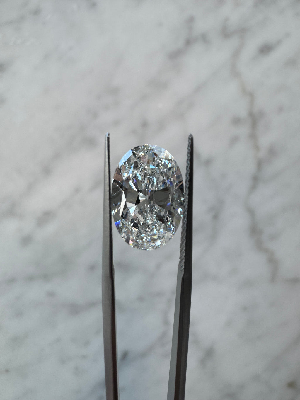 Antique-style Oval | 5.01ct F VVS2| 1.45 ratio | IGI Certified 707504031