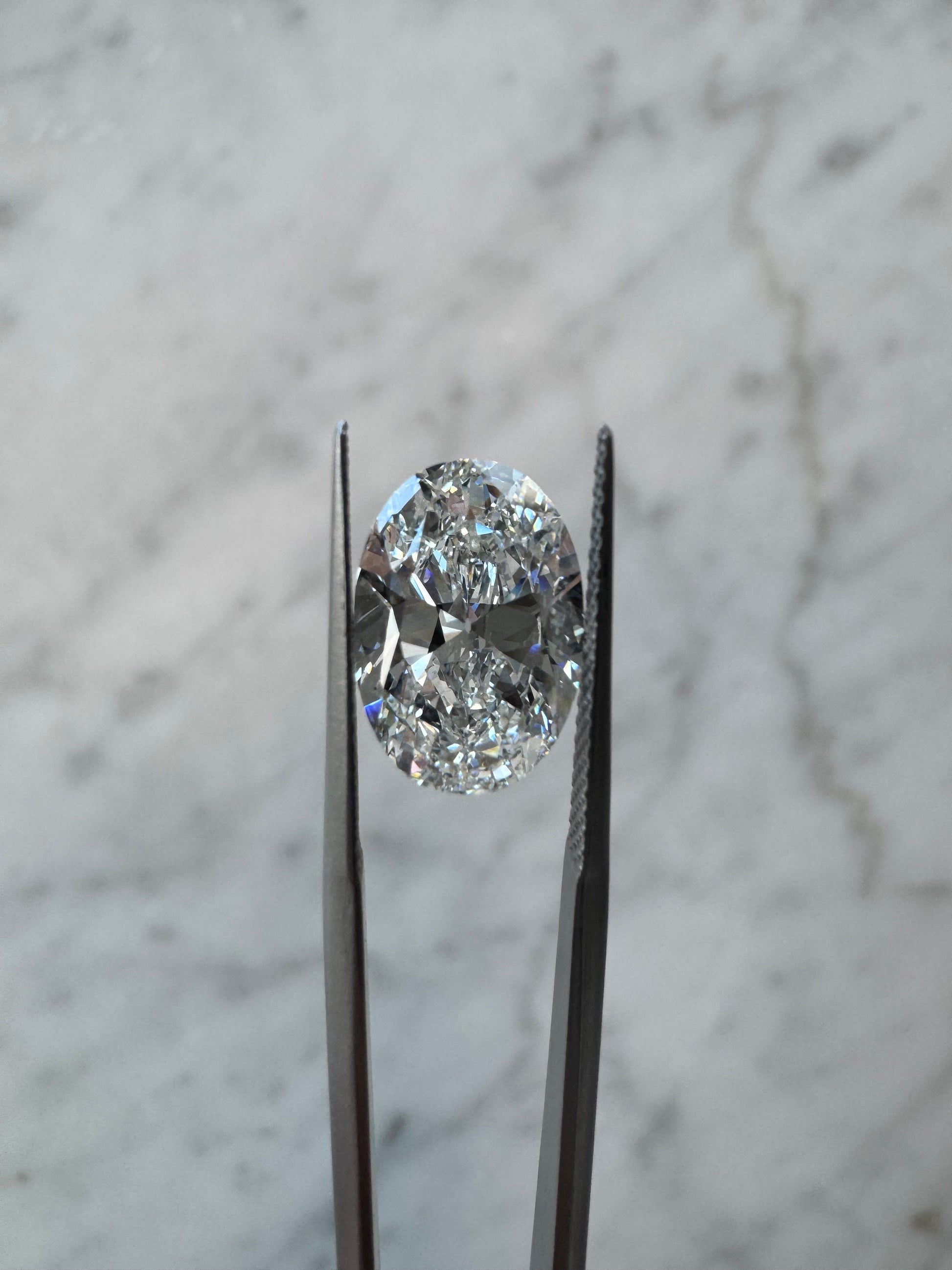 Antique-style Oval | 5.01ct F VVS2| 1.45 ratio | IGI Certified 707504031