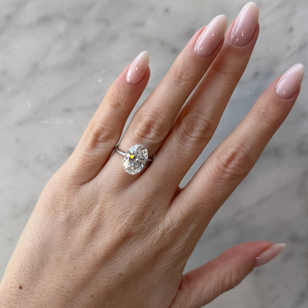 Antique-style Oval | 5.01ct F VVS2| 1.45 ratio | IGI Certified 707504031