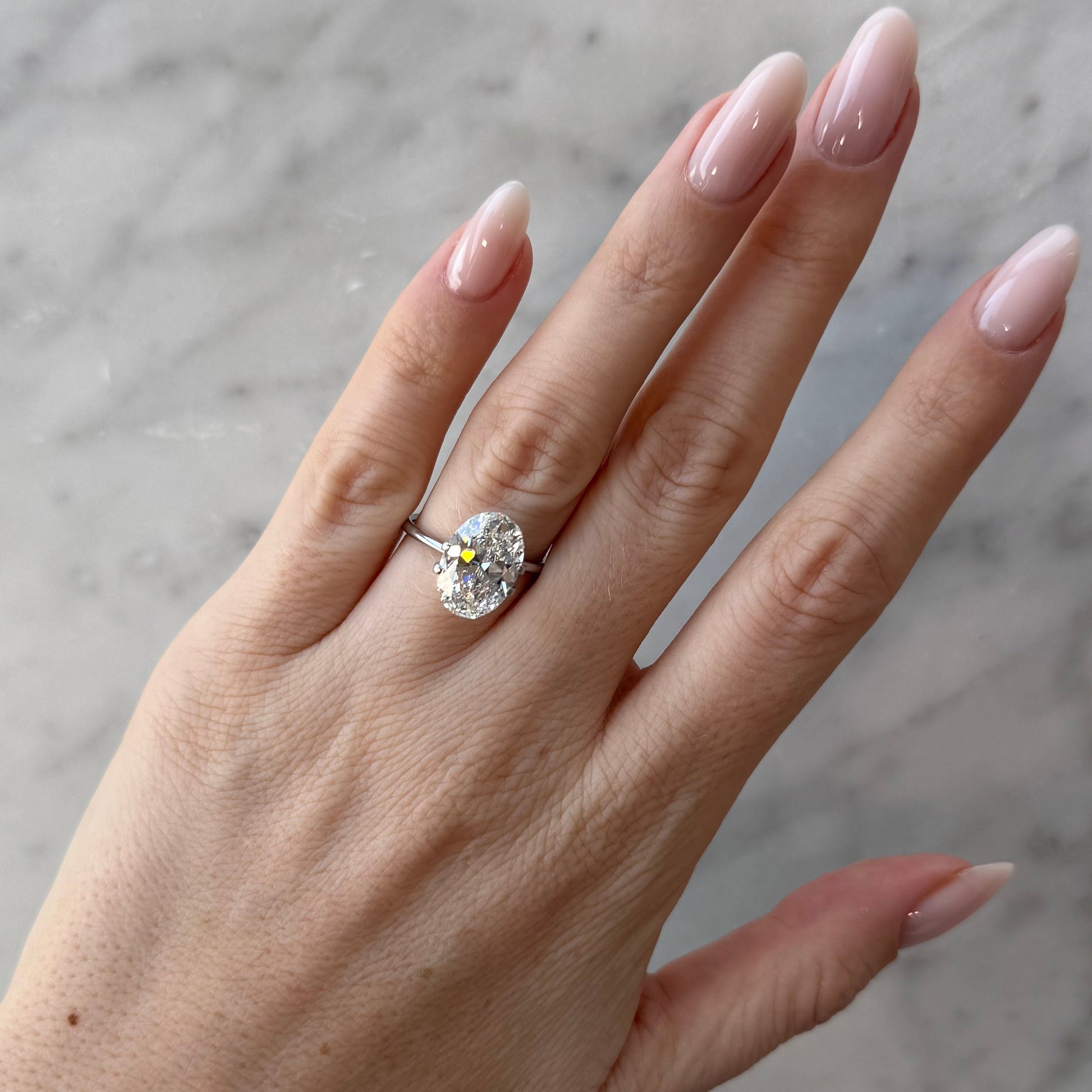 Antique-style Oval | 5.01ct F VVS2| 1.45 ratio | IGI Certified 707504031