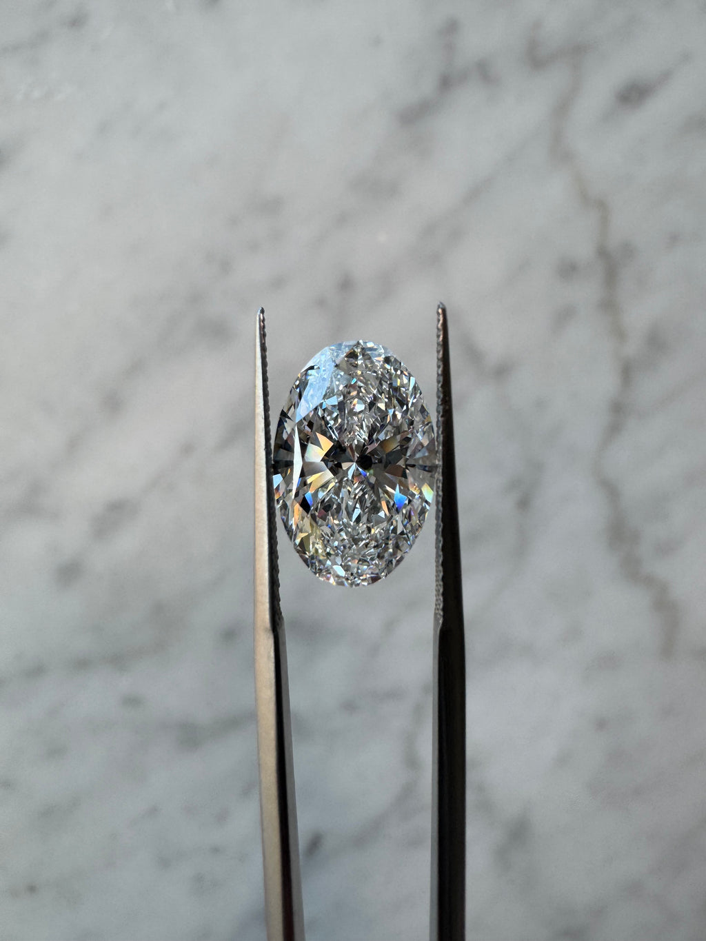 Elongated Oval | 5.01ct F VVS2 | 1.51 ratio | IGI Certified 675551785