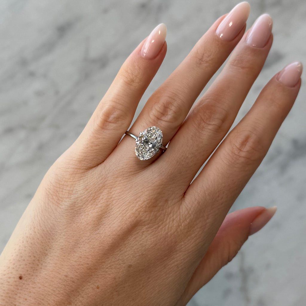 Elongated Oval | 5.01ct F VVS2 | 1.51 ratio | IGI Certified 675551785