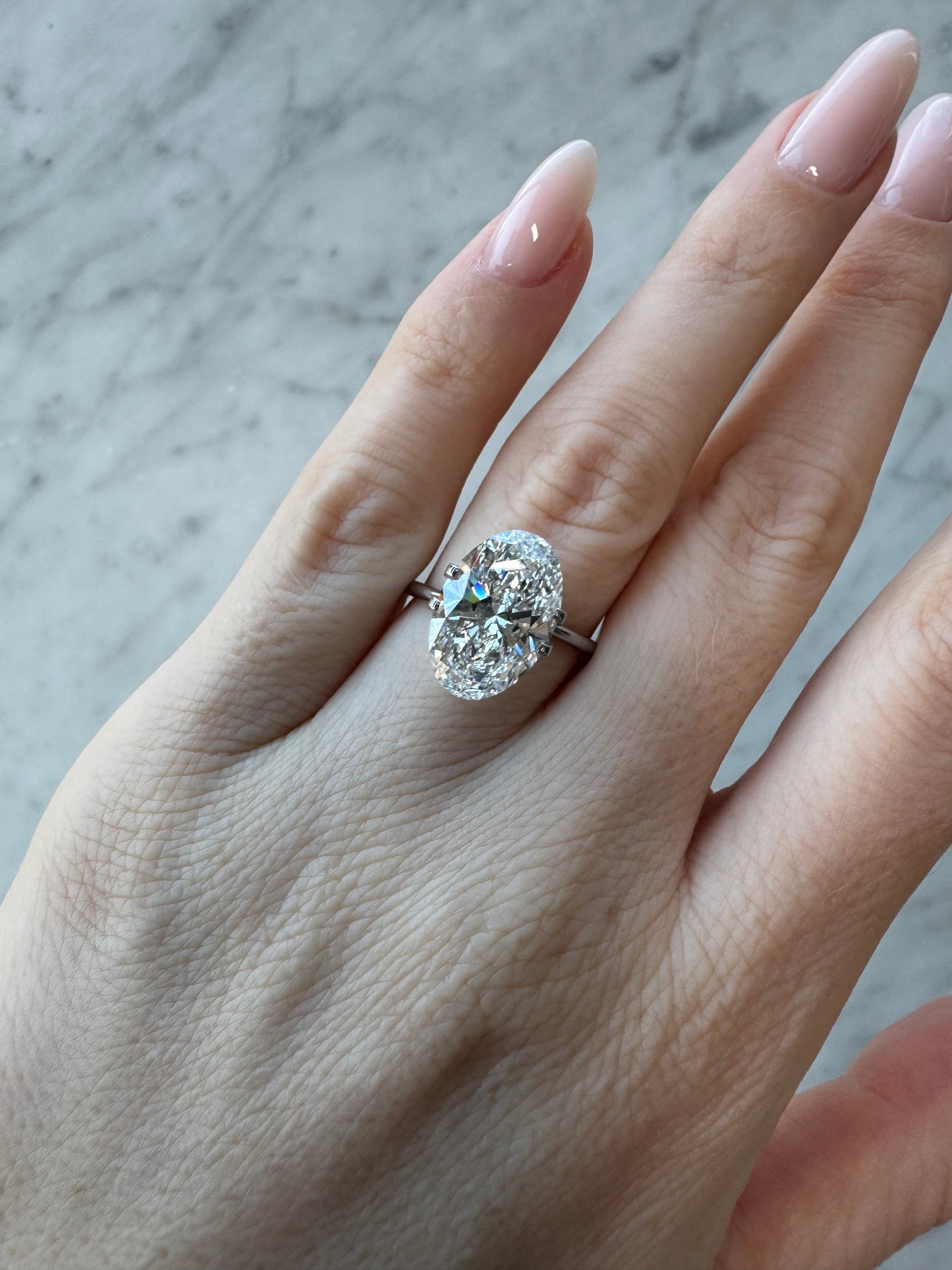 Elongated Oval | 5.01ct F VVS2 | 1.51 ratio | IGI Certified 675551785