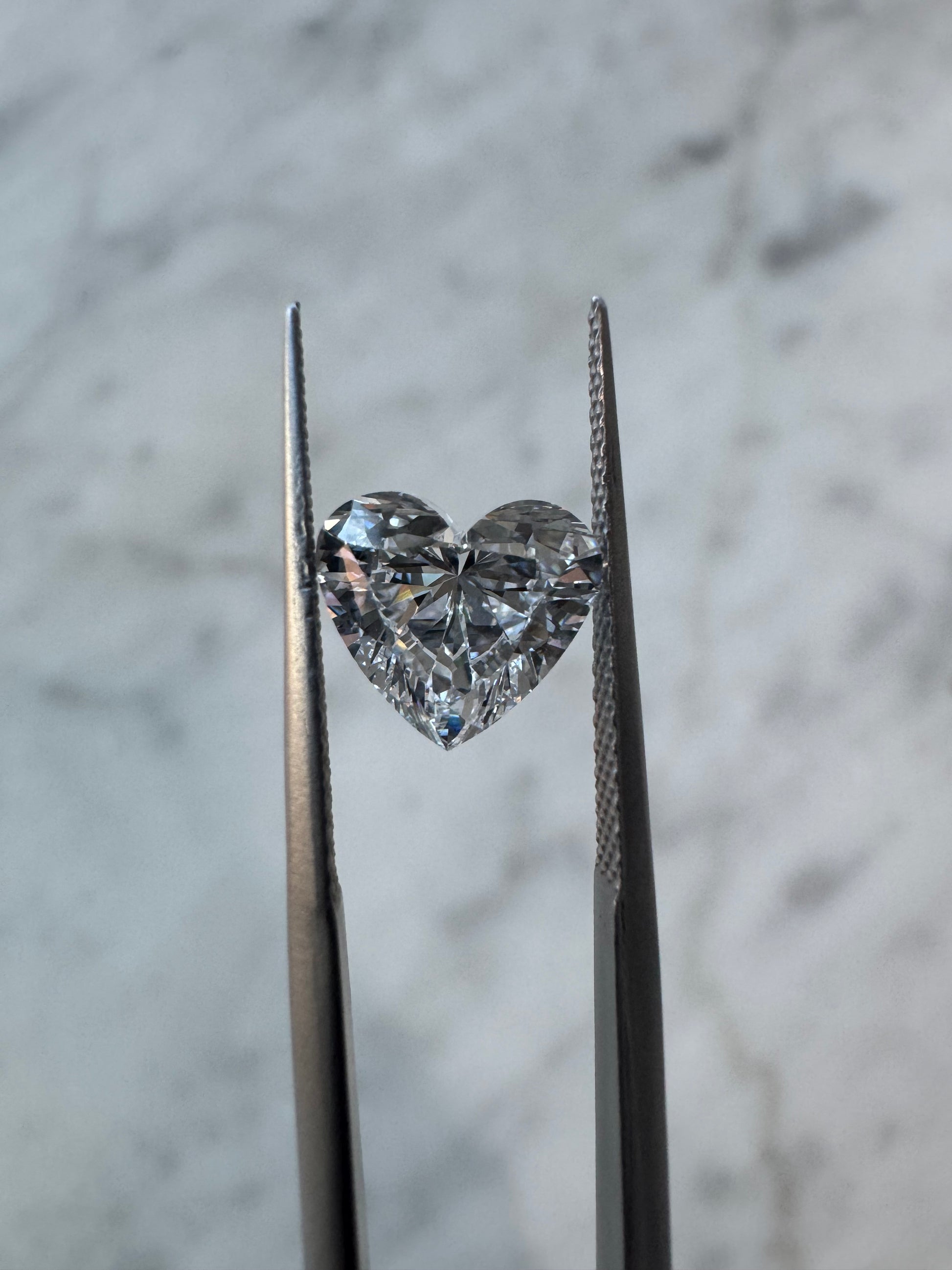 Heart | 2.01ct D VVS2 | 1.1 ratio | IGI Certified 662417033 | HT201