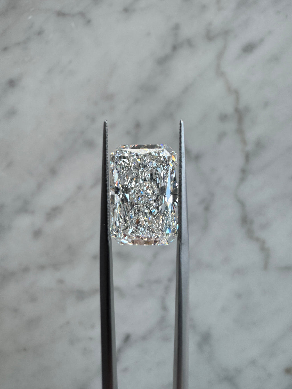 Radiant | 10.06ct F VVS2 | 1.48 ratio | 696543704 | RAD1006