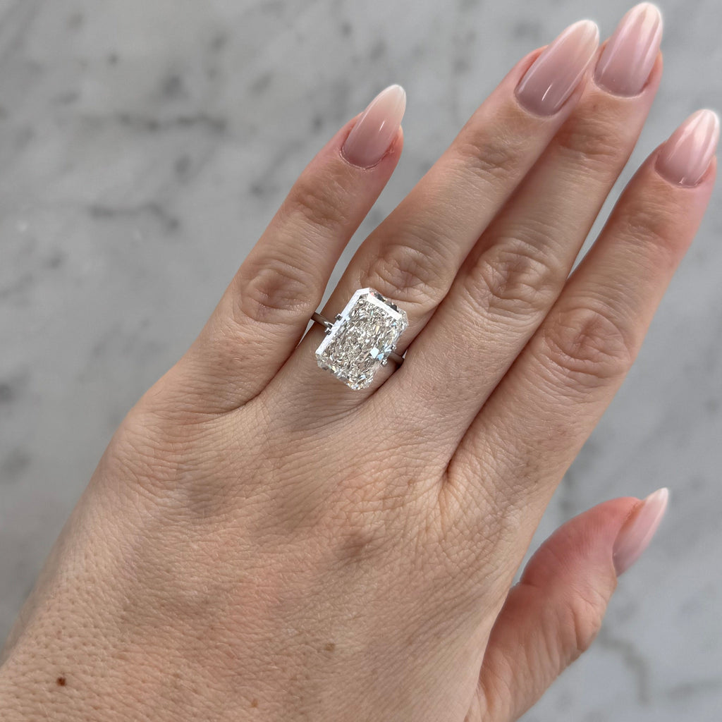 Radiant | 10.06ct F VVS2 | 1.48 ratio | 696543704 | RAD1006