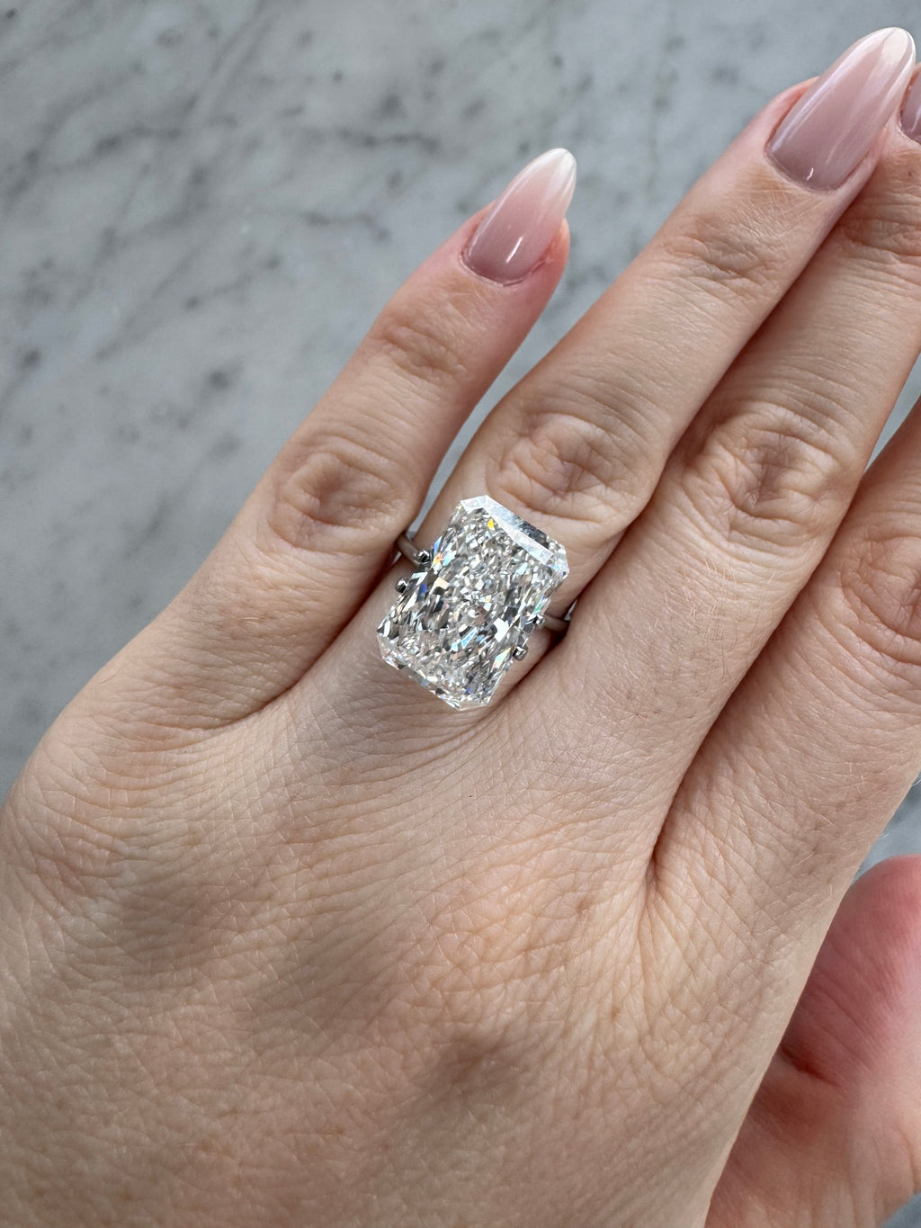 Radiant | 10.06ct F VVS2 | 1.48 ratio | 696543704 | RAD1006