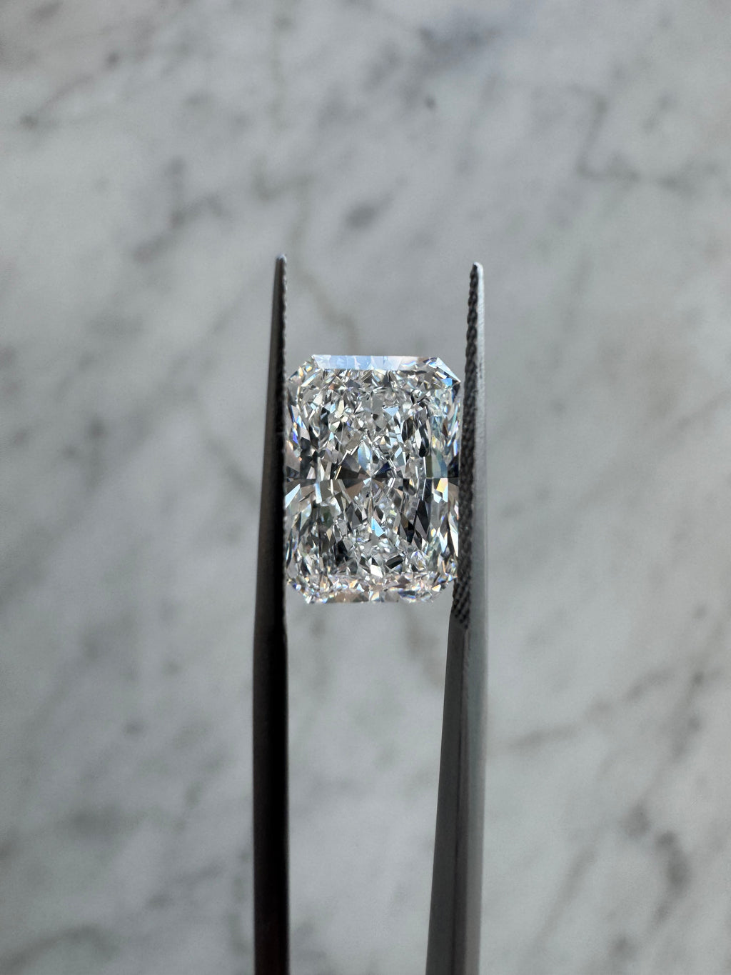 Radiant | 6.04ct D VS2 | 1.41 ratio | LG698504358 | RAD604