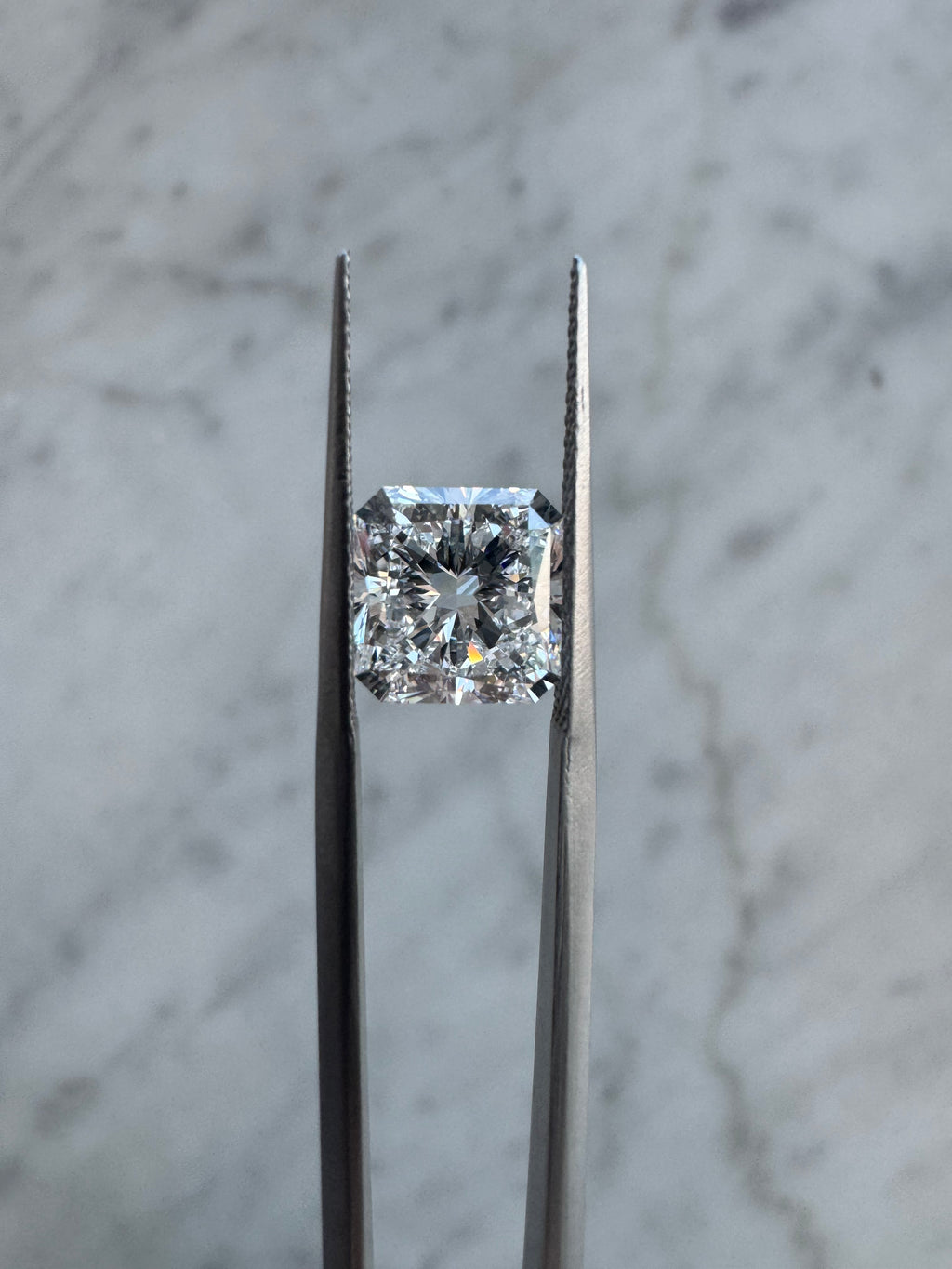 Radiant Square | 3.31ct D VVS2 | 1.04 ratio | LG698529186 | RAD331