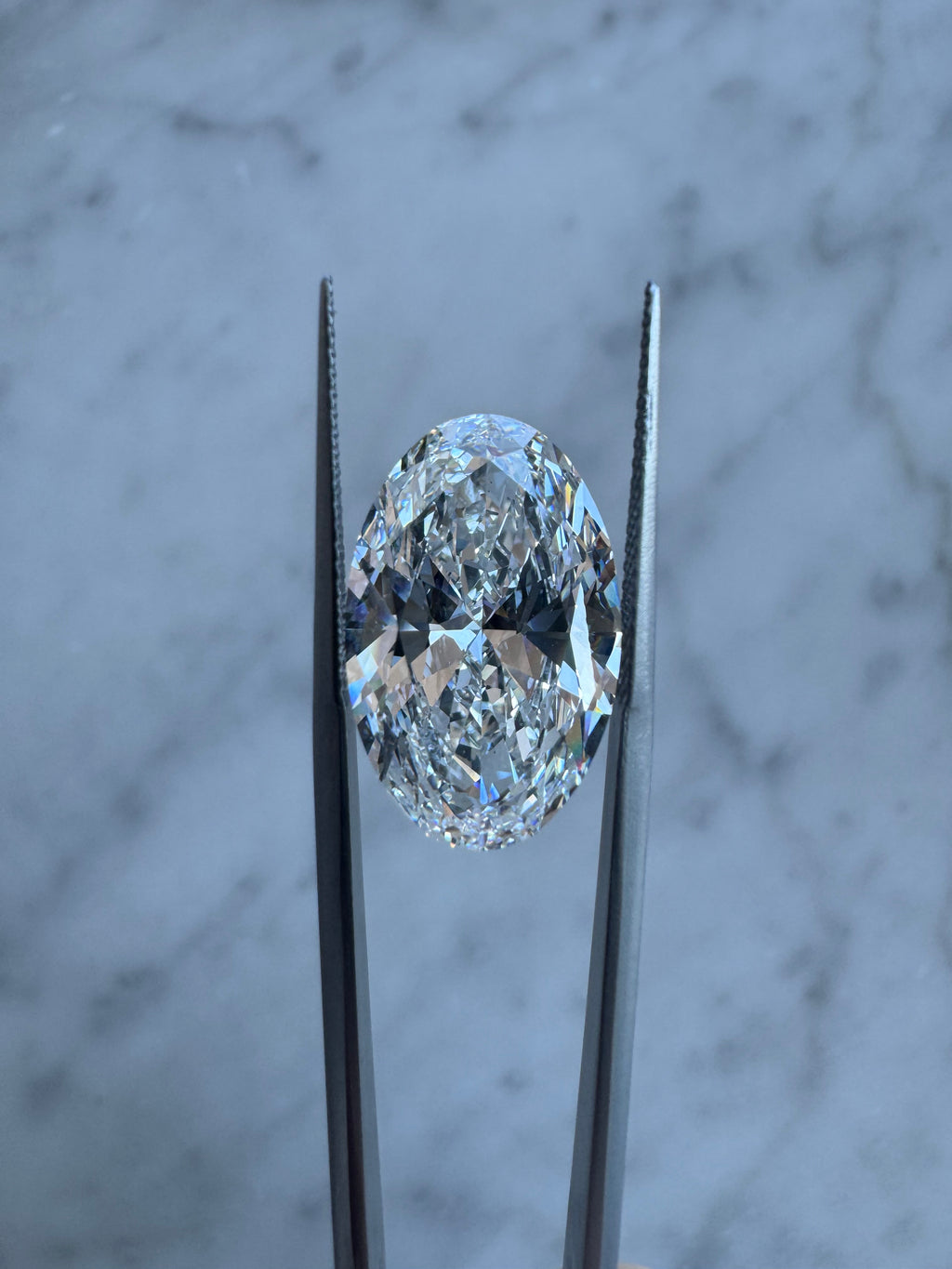 Oval | 11.02ct E VS1 | 1.57 ratio | IGI Certified LG702570380 | OV1102