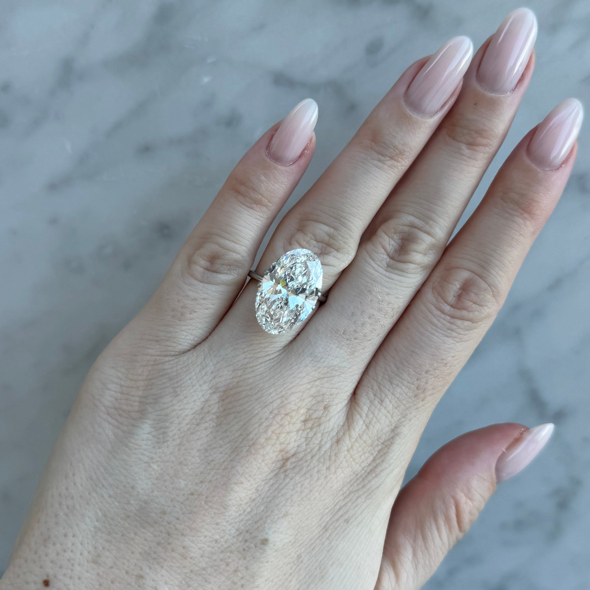 Oval | 11.02ct E VS1 | 1.57 ratio | IGI Certified LG702570380 | OV1102