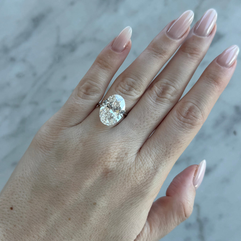 Oval | 10.05ct F VVS2 | 1.4 ratio | IGI Certified 621493877 | OV1005