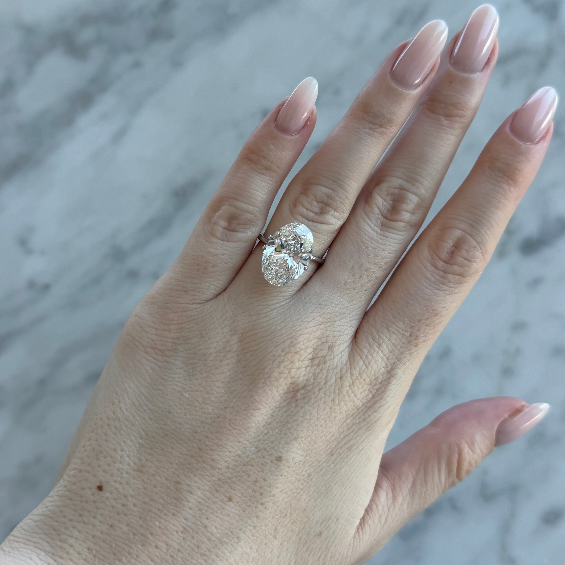 Oval | 8.11ct F VS1 | 1.48 ratio | IGI Certified 651452977 | OV811