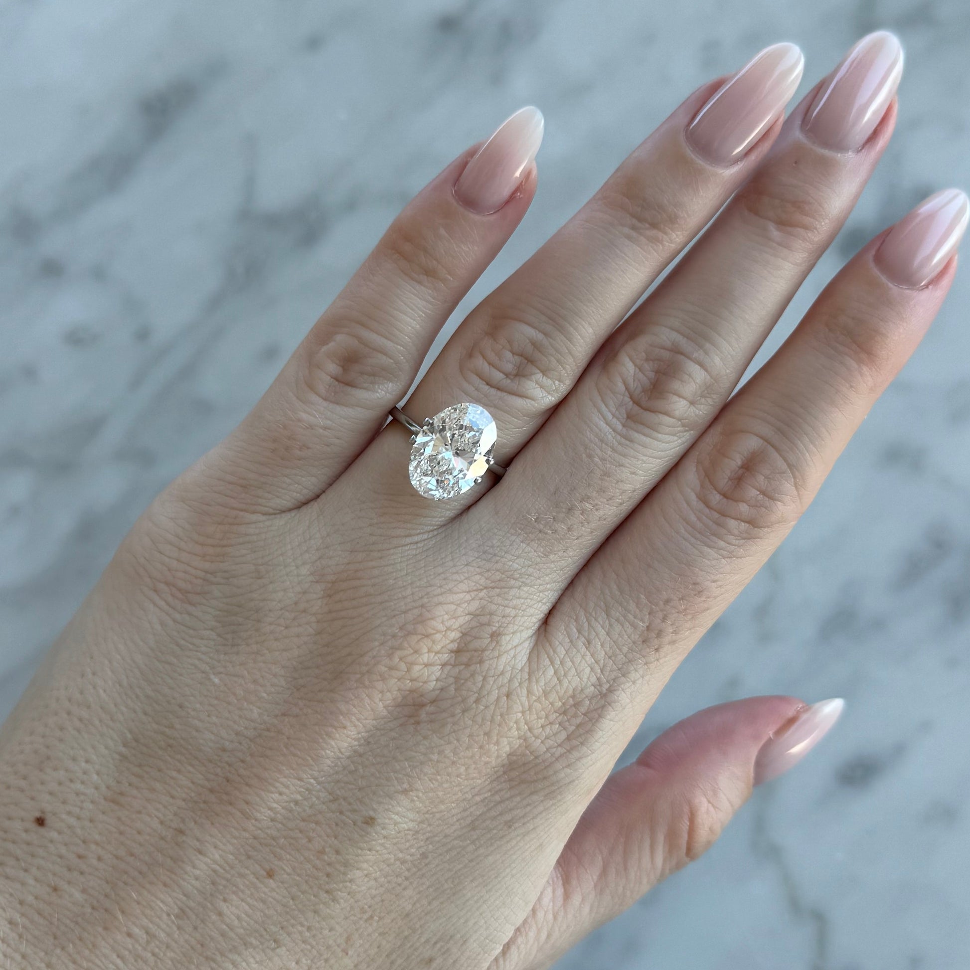 Oval | 5.5ct F VS1 | 1.4 ratio | IGI Certified 646453743 | OV550