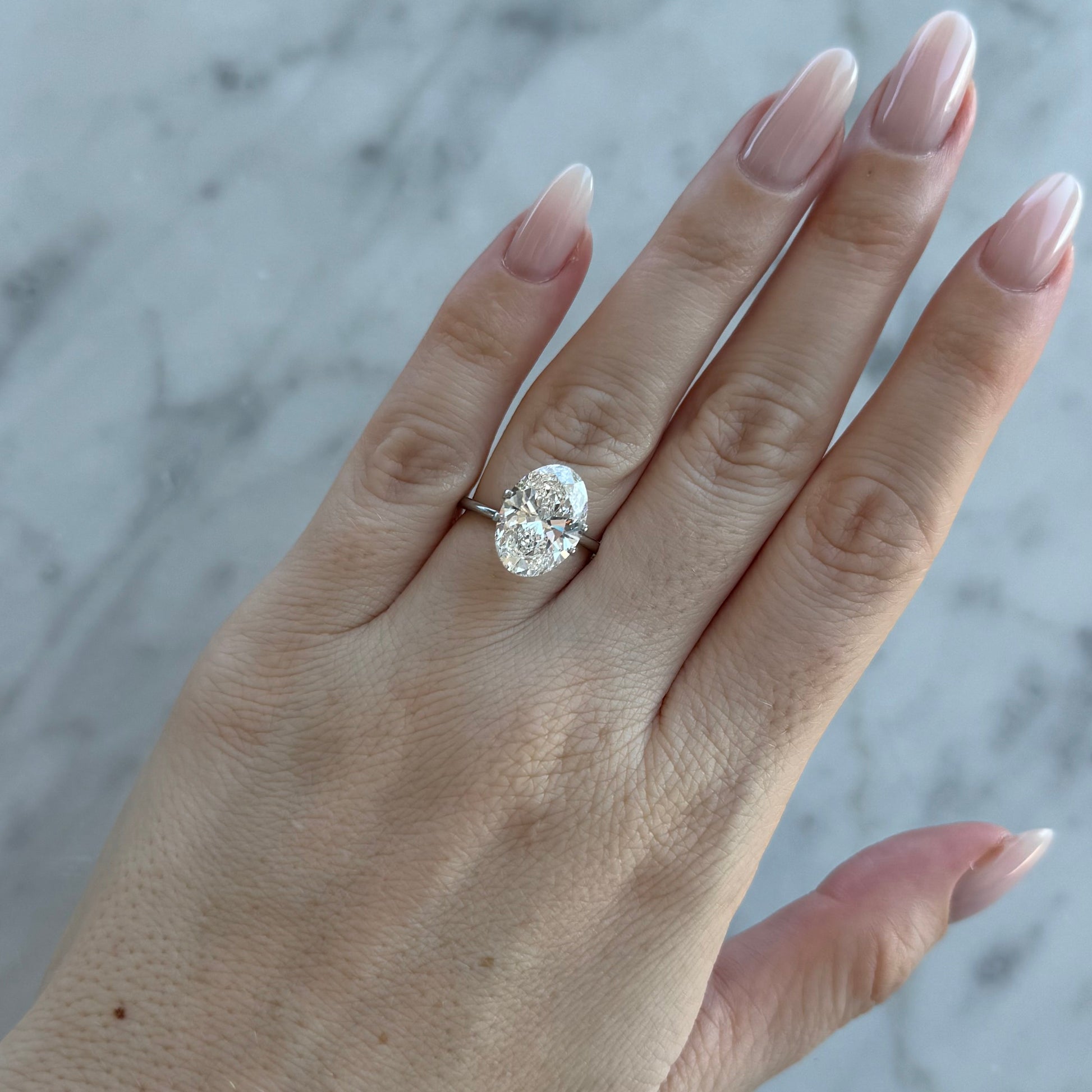 Oval | 5.57ct D VS2 | 1.42 ratio | IGI Certified LG709514836 | OV557