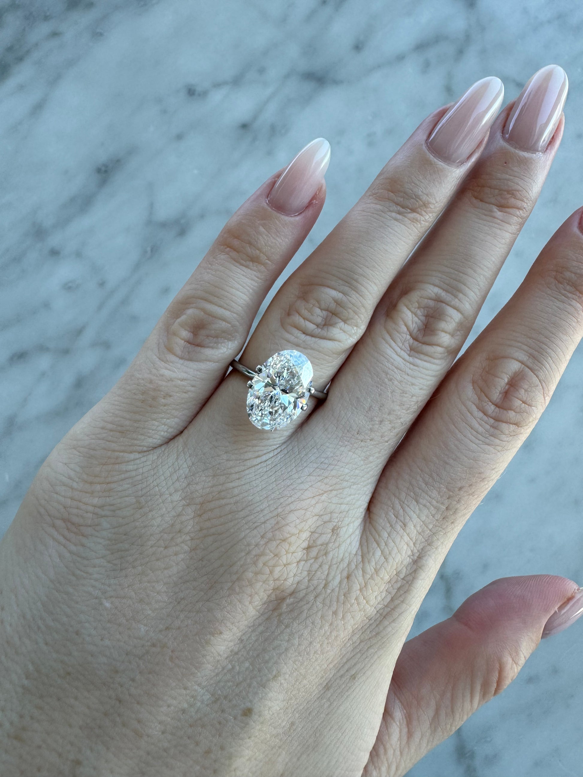 Oval | 5.01ct E VS1 | 1.48 ratio | IGI Certified 631440839 | OV501