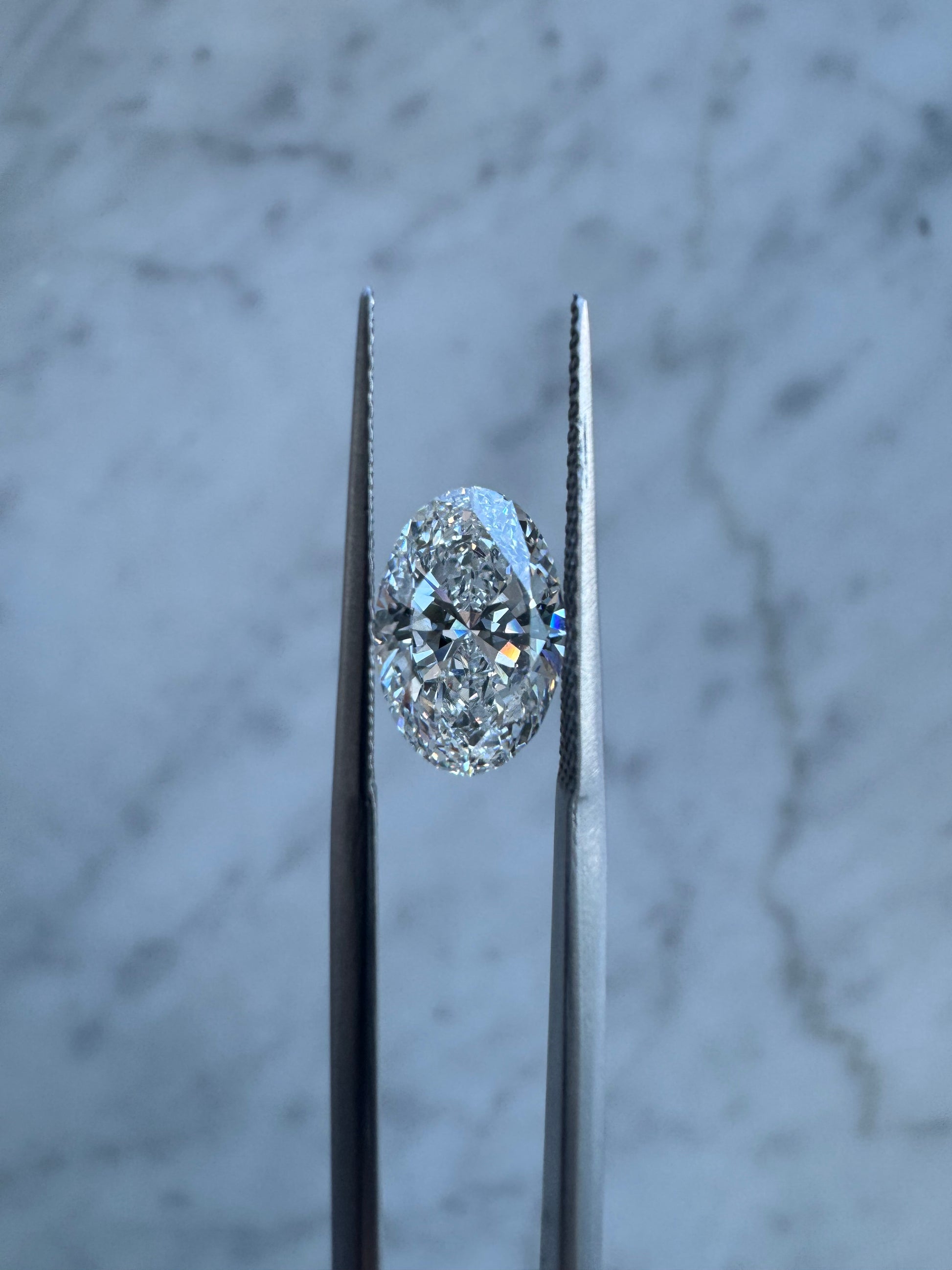 Oval | 2.1ct E VVS2 | 1.51 ratio | IGI Certified LG713526773 | OV210