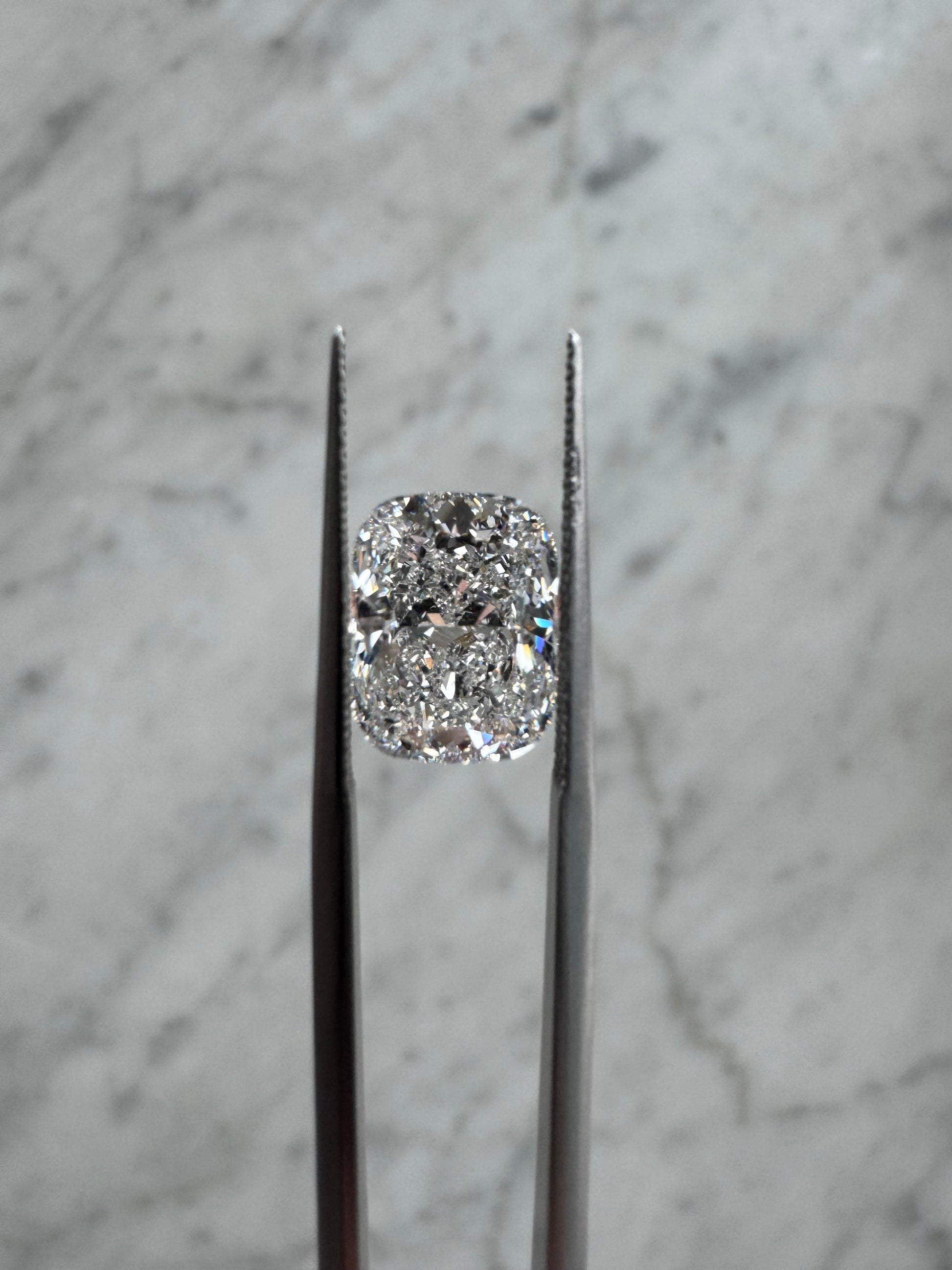 Cushion | 4.25ct E VS1 | 1.29 ratio | IGI Certified 696591505 | CU425