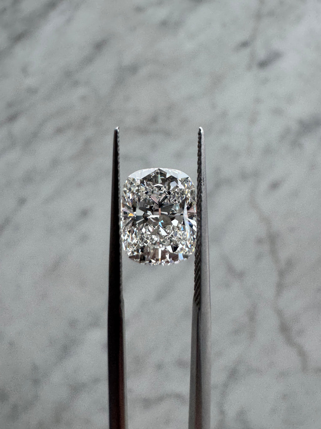 Cushion | 3.04ct F VS1 | 1.26 ratio | IGI Certified LG638415771 | CU304