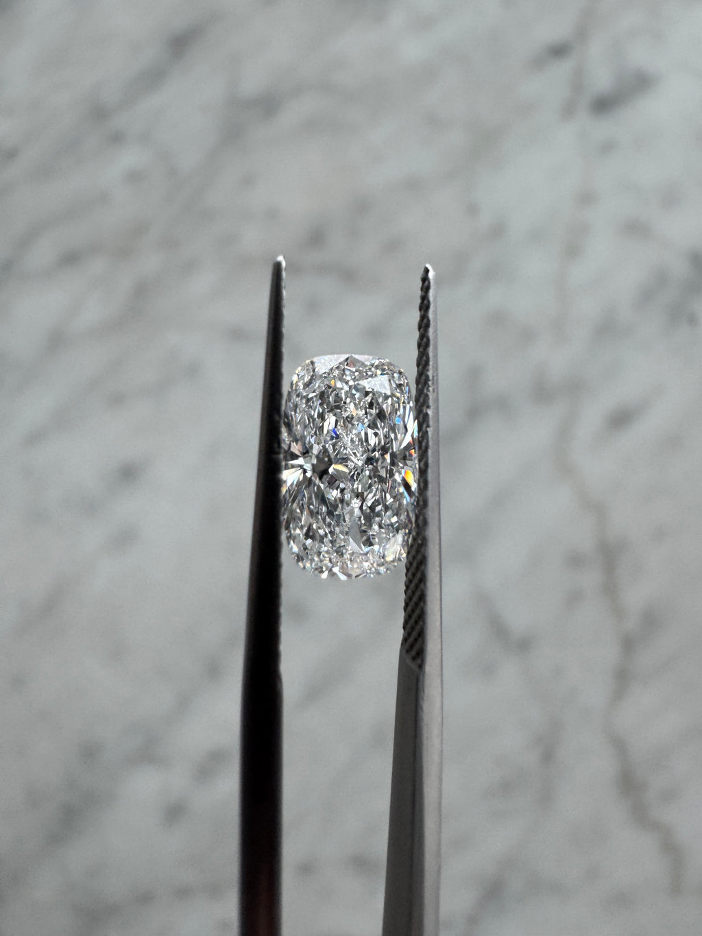 Cushion | 2.05ct D VVS1 | 1.6 ratio | IGI Certified LG734542718 | CU205