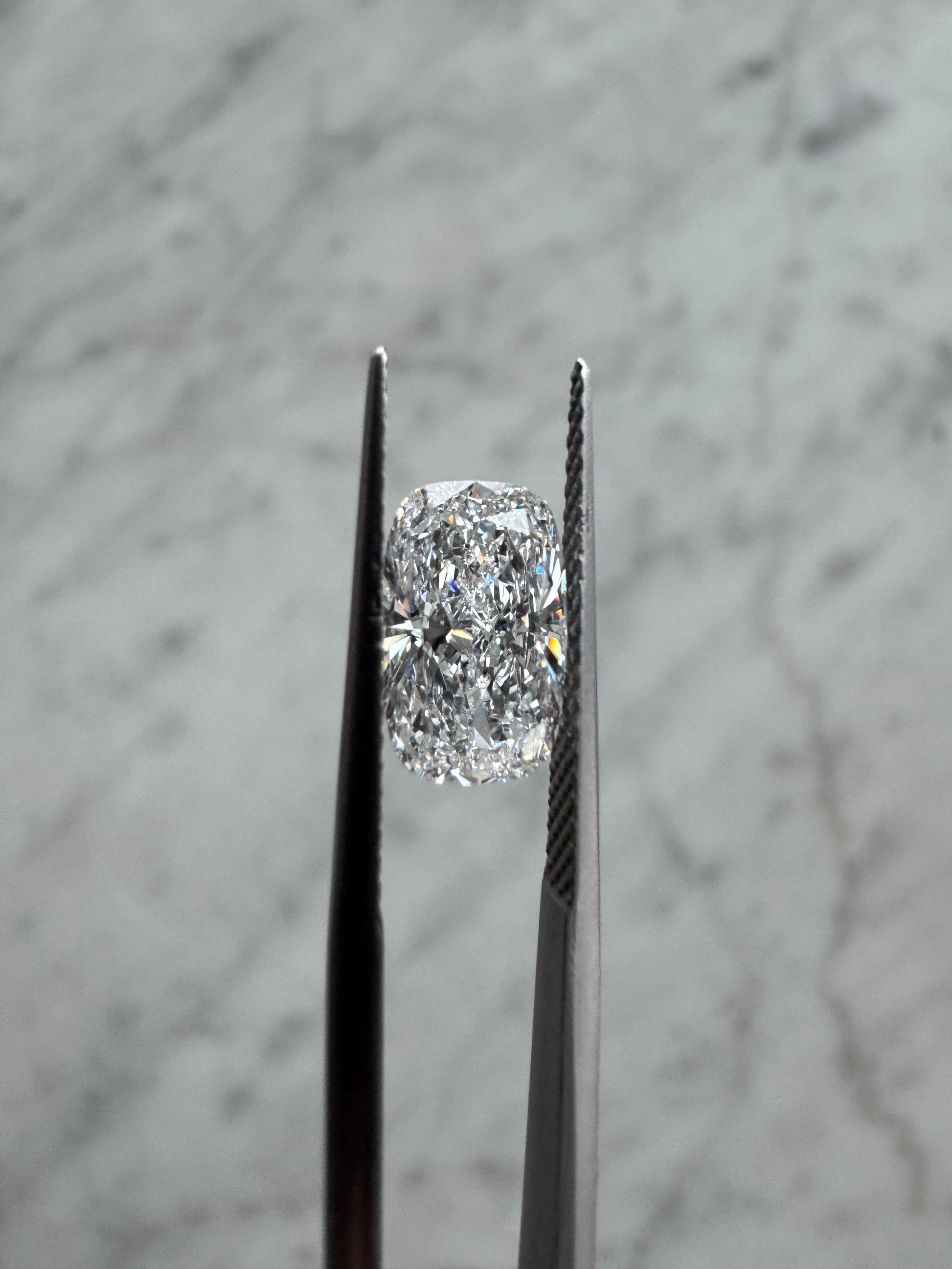 Cushion | 2.05ct D VVS1 | 1.6 ratio | IGI Certified LG734542718 | CU205