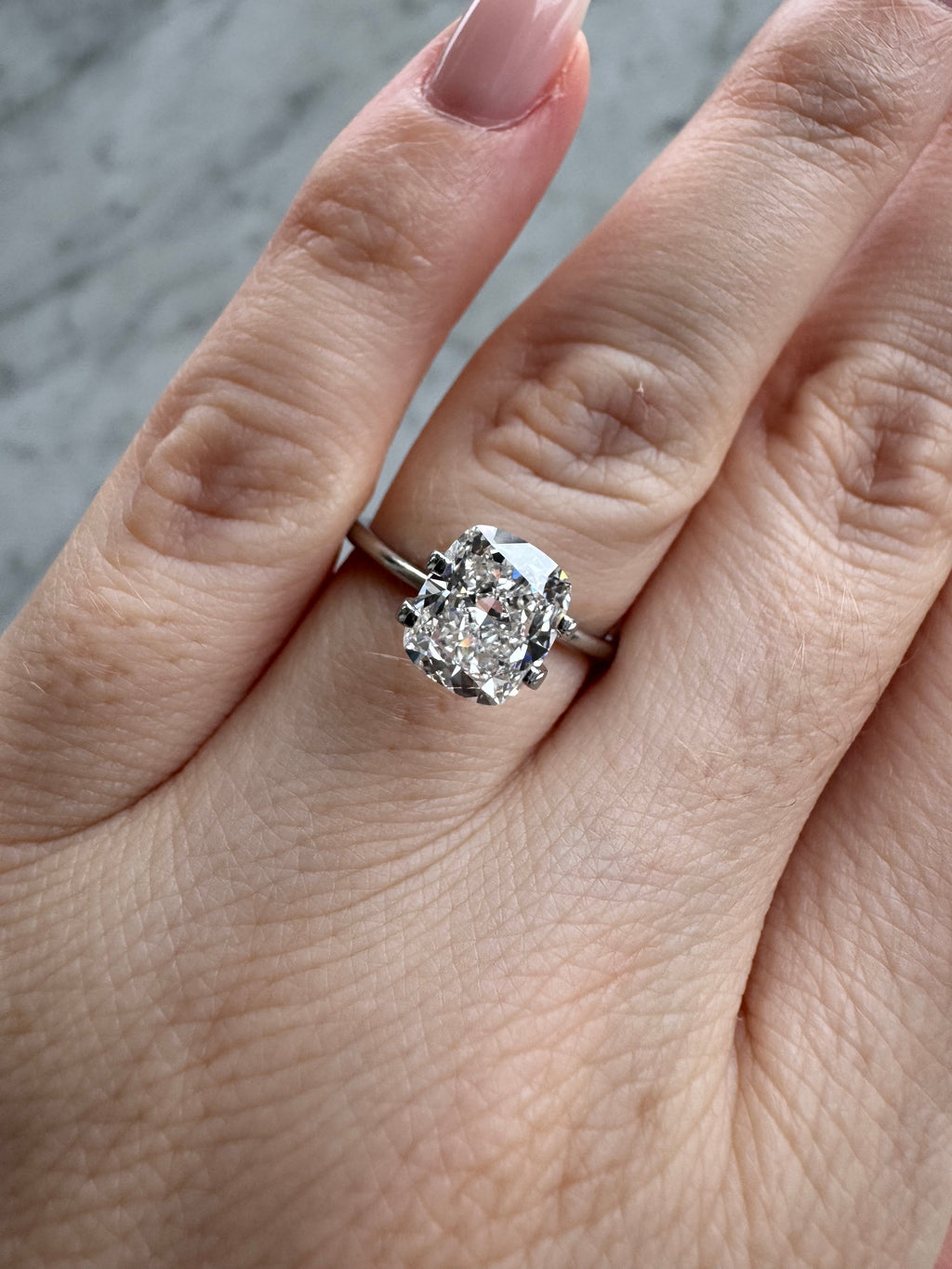 Cushion | 2.11ct F VS1 | 1.18 ratio | IGI Certified LG701506948 | CU211