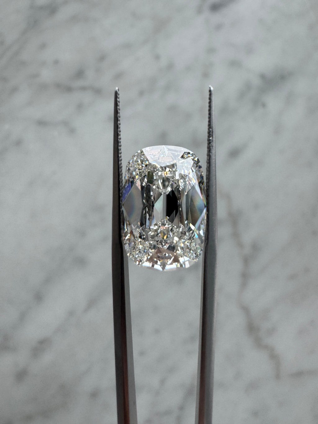 Old Mine Cushion | 7.03ct F VS1 | 1.48 ratio | LG737598899 | OM703