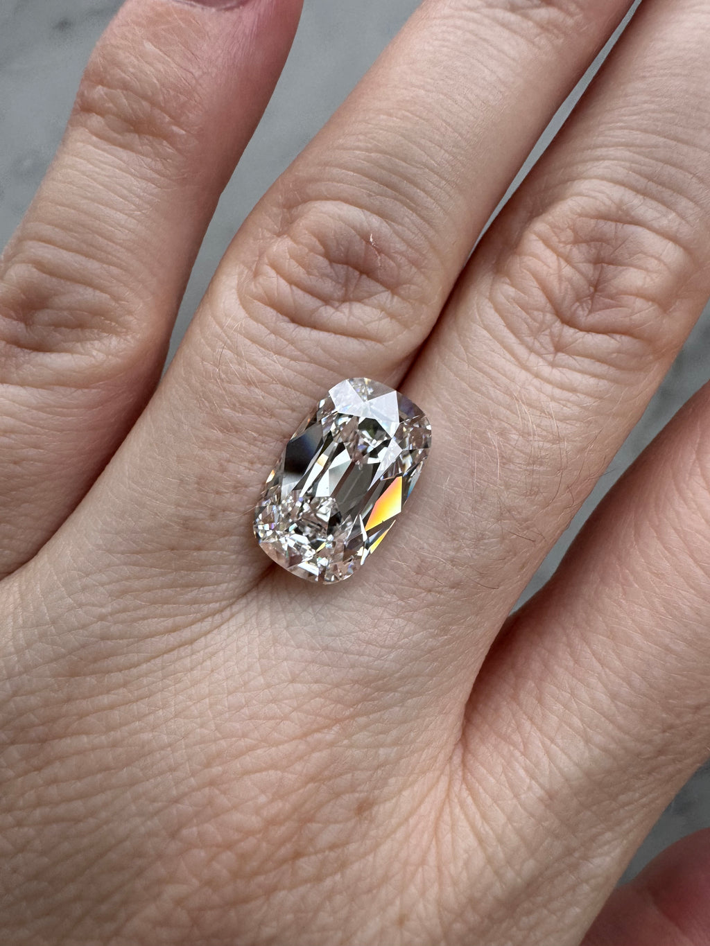 Old Mine Cushion | 7.02ct E VS2 | 1.59 ratio | LG737598900 | OM702