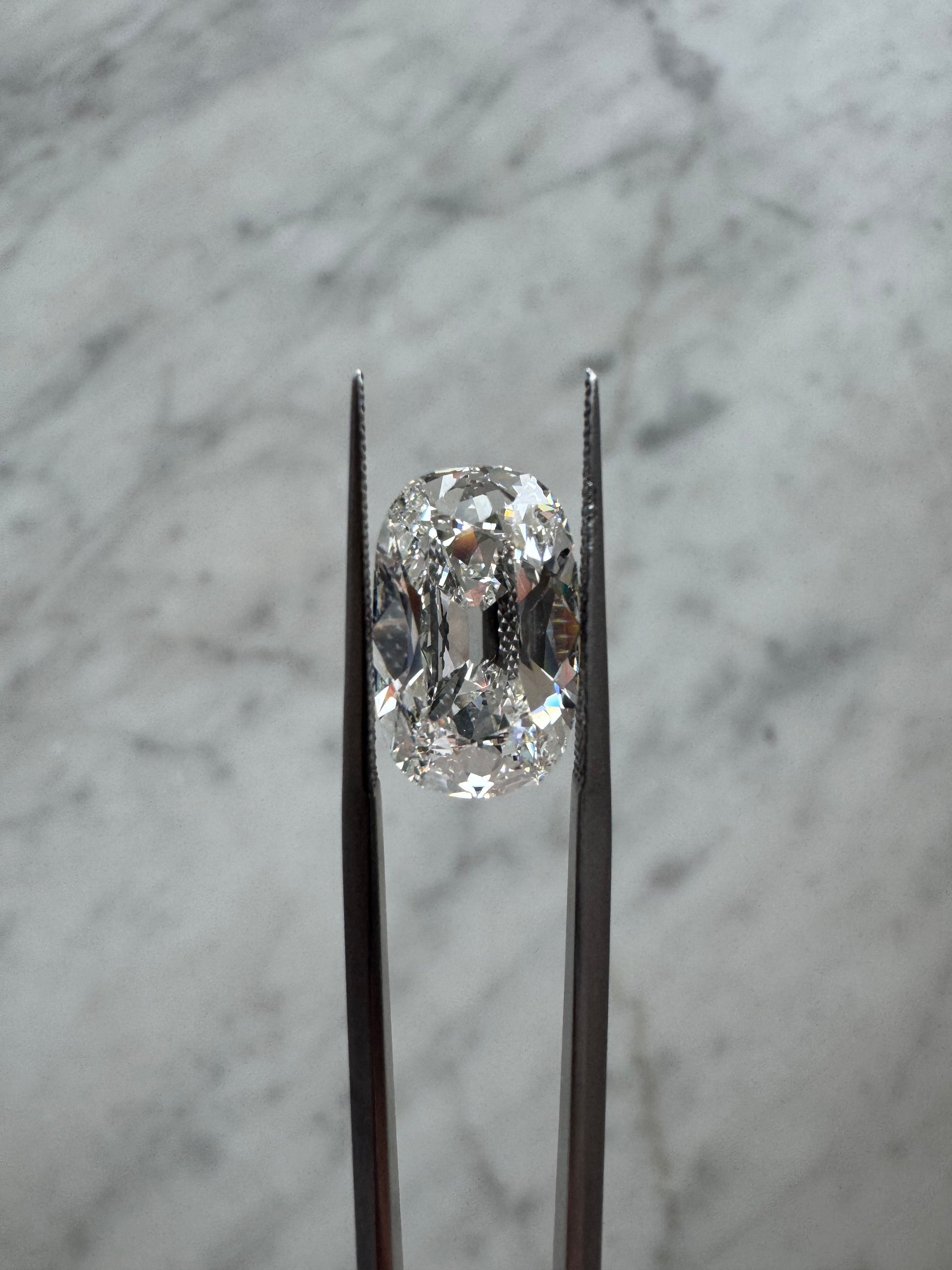 Old Mine Cushion | 6.07ct F VVS2 | 1.59 ratio |  LG743501895 | OM607