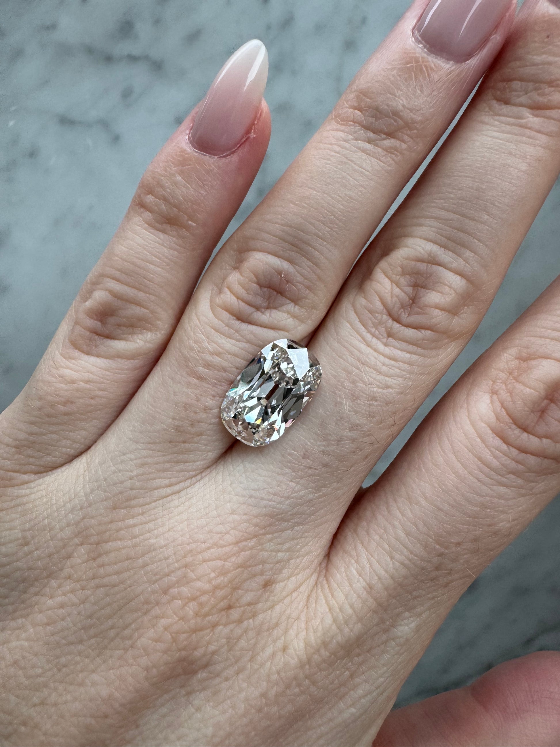 Old Mine Cushion | 6.07ct F VVS2 | 1.59 ratio |  LG743501895 | OM607