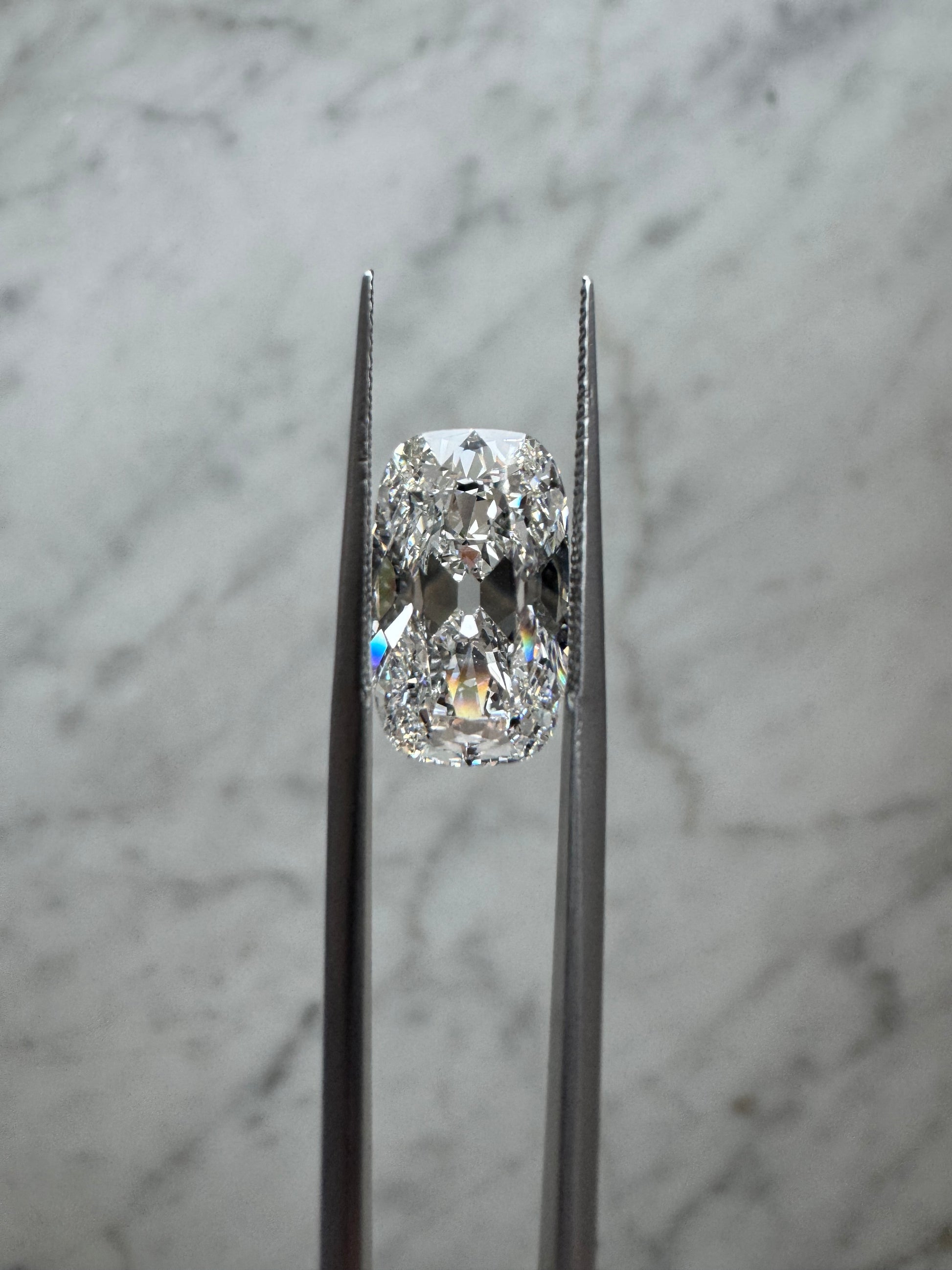 Old Mine Cushion | 6.02ct F VVS2 | 1.69 ratio | LG737587560 | OM602