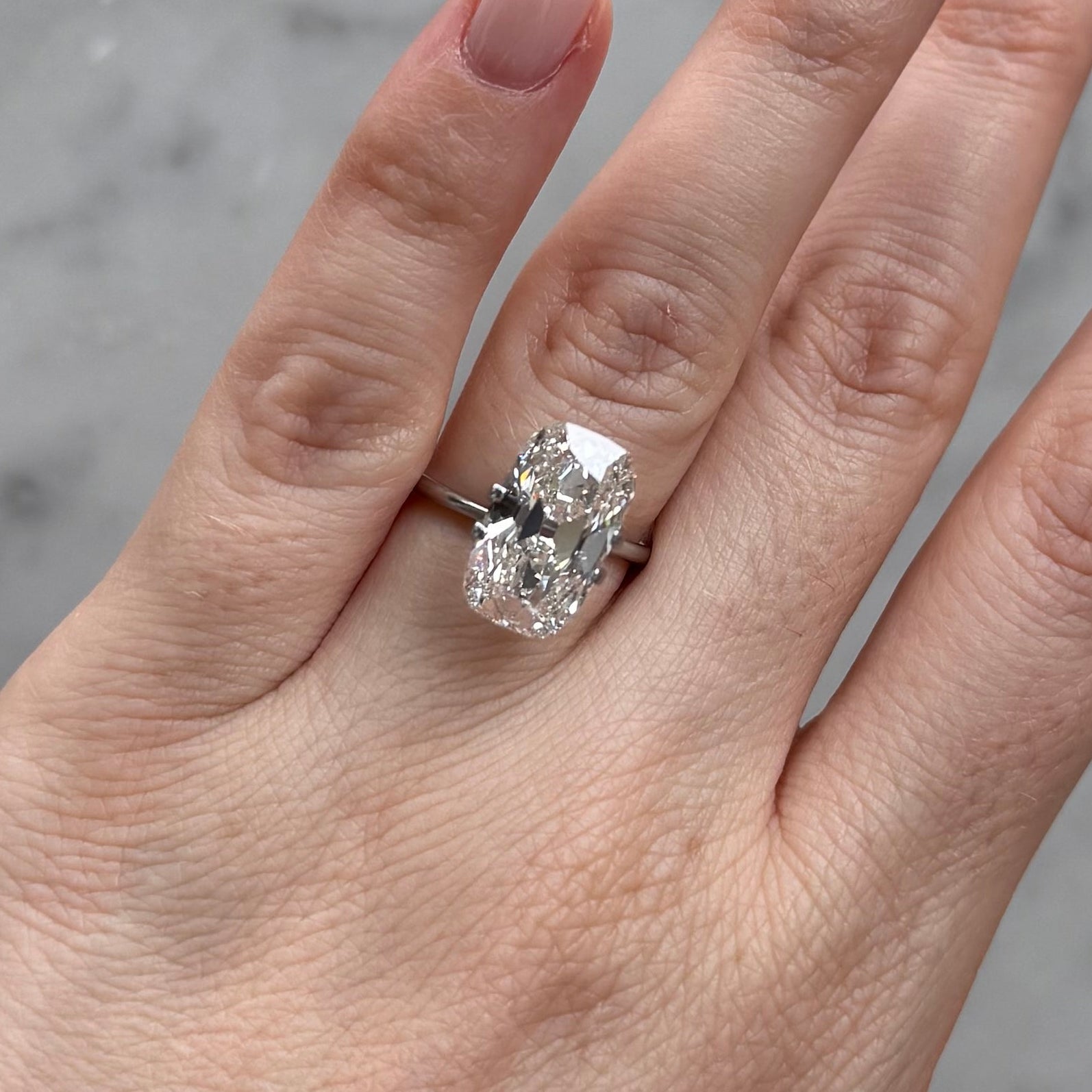 Old Mine Cushion | 6.02ct F VVS2 | 1.69 ratio | LG737587560 | OM602