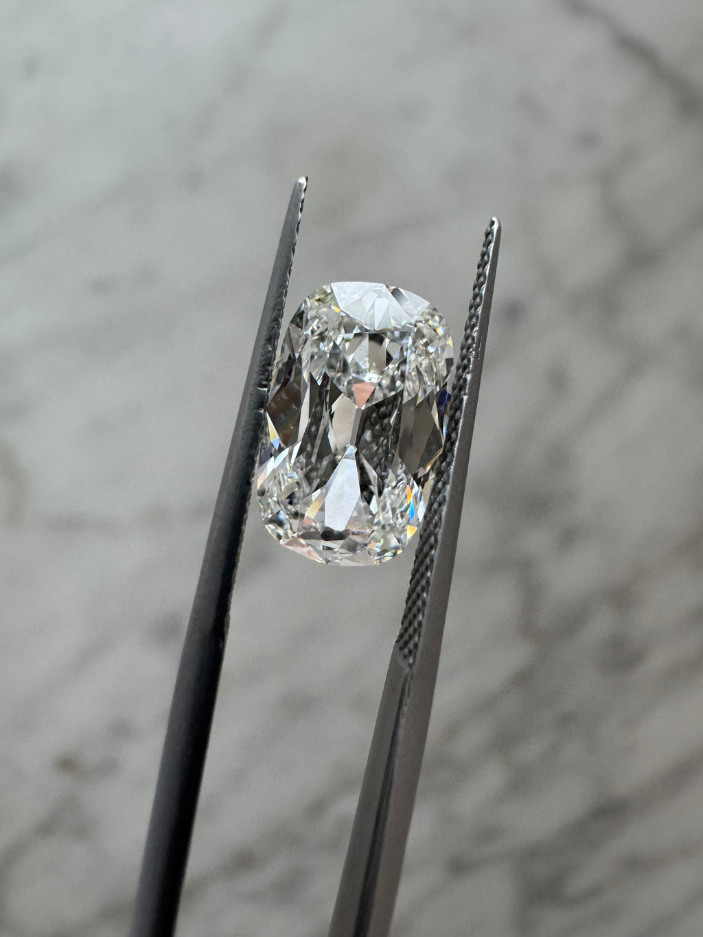 Old Mine Cushion | 3.08ct E VVS2 |  1.59 ratio | LG741592124 | OM3082