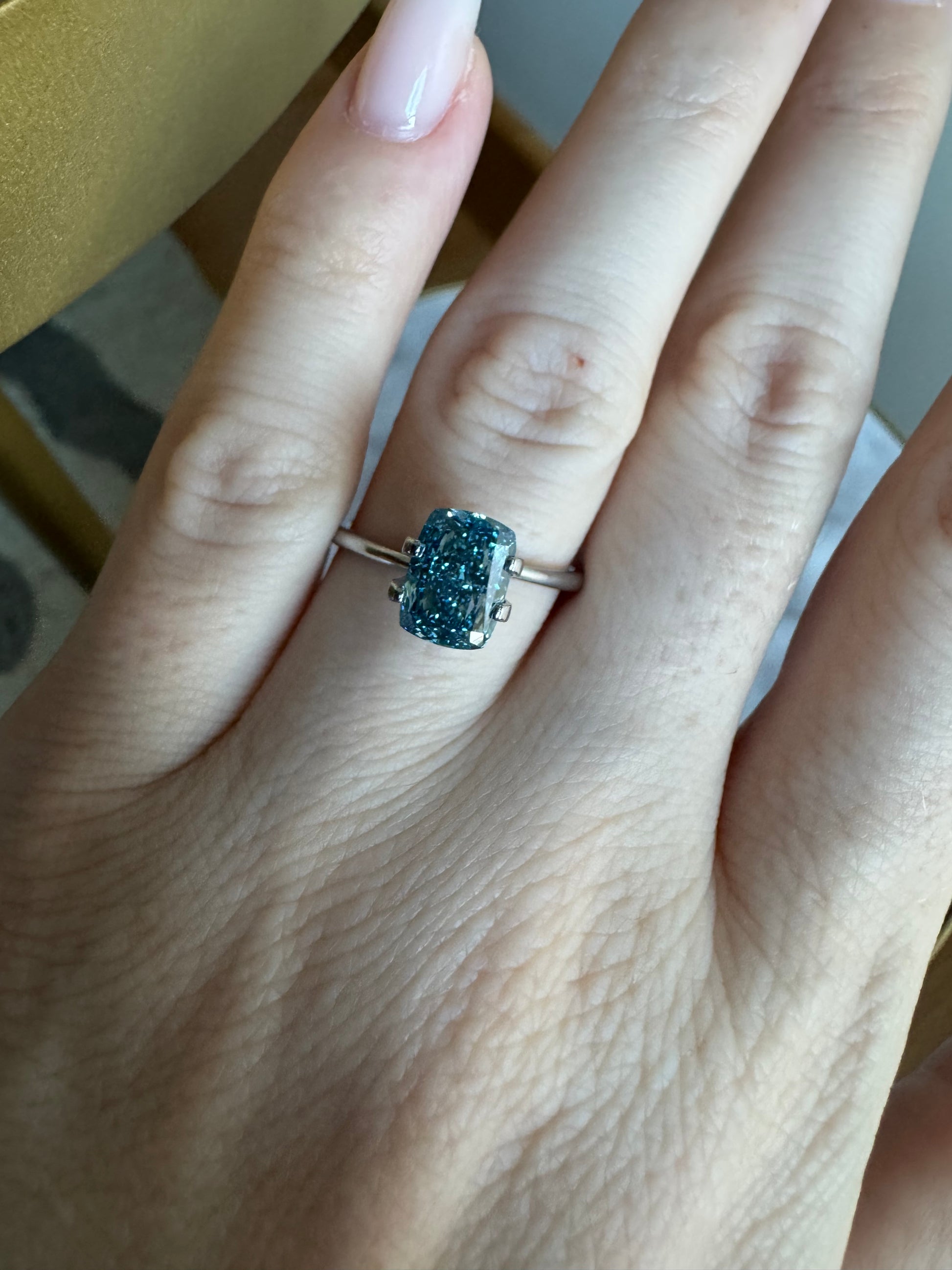 Cushion | 2ct Fancy Vivid Blue VS2 | 1.35 ratio | 660432052 | FCU2002