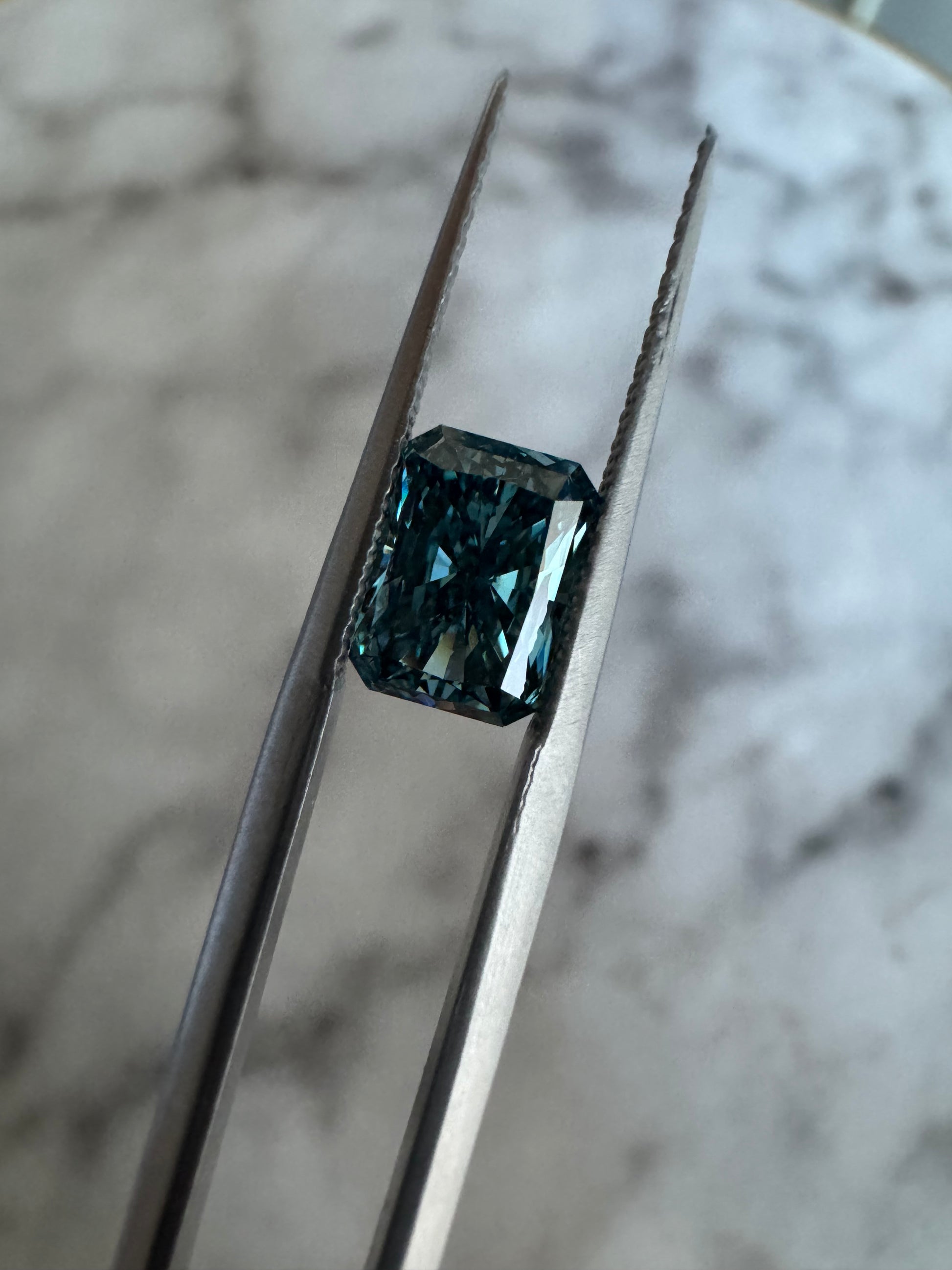 Radiant | 1.69ct Fancy Vivid Blue VVS2 | 1.39 ratio | 675575271 | FRAD169