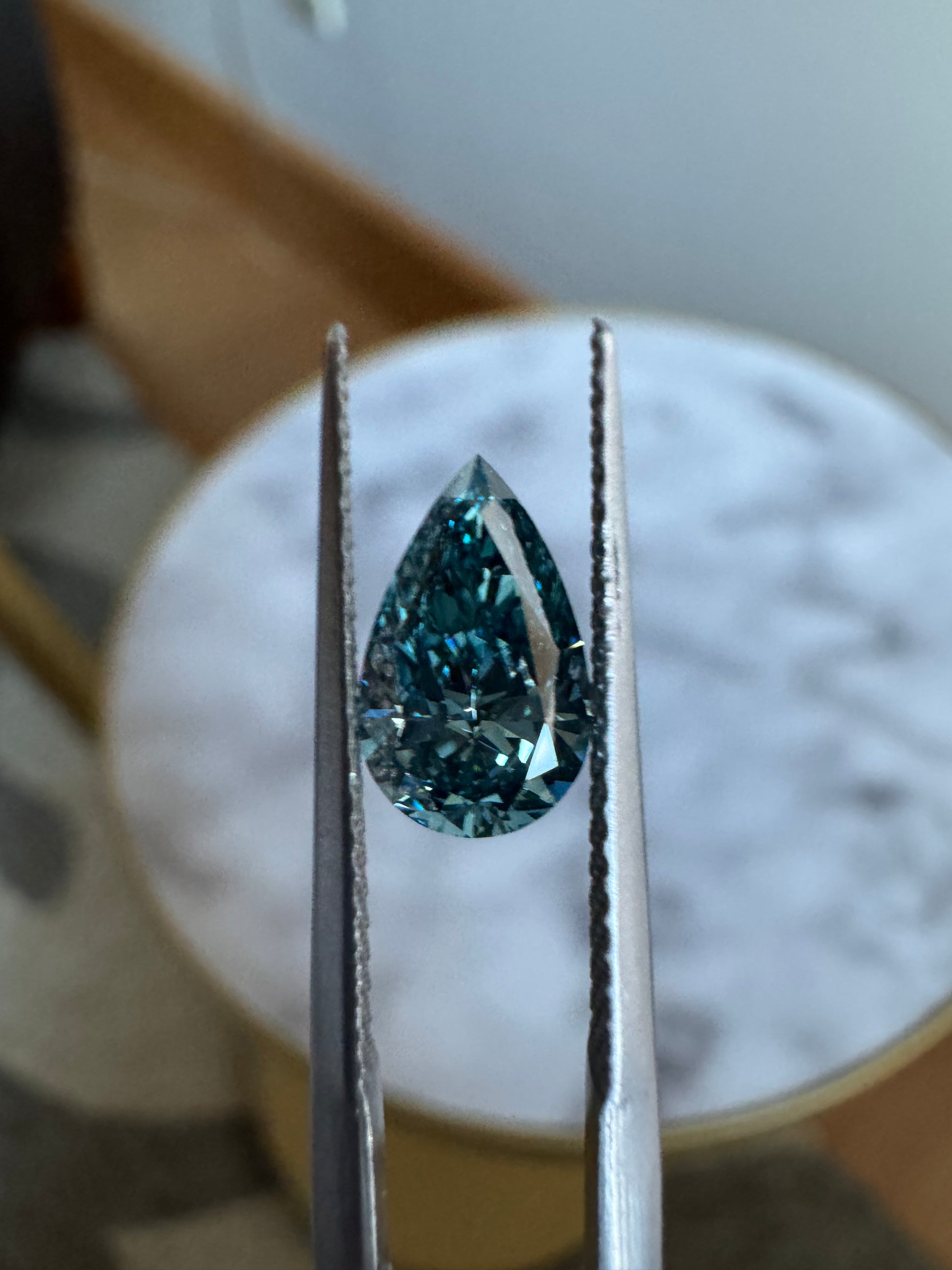 Pear | 1.01ct Fancy Vivid Blue VVS2 | 1.63 ratio | IGI Certified 698567320 | FP101