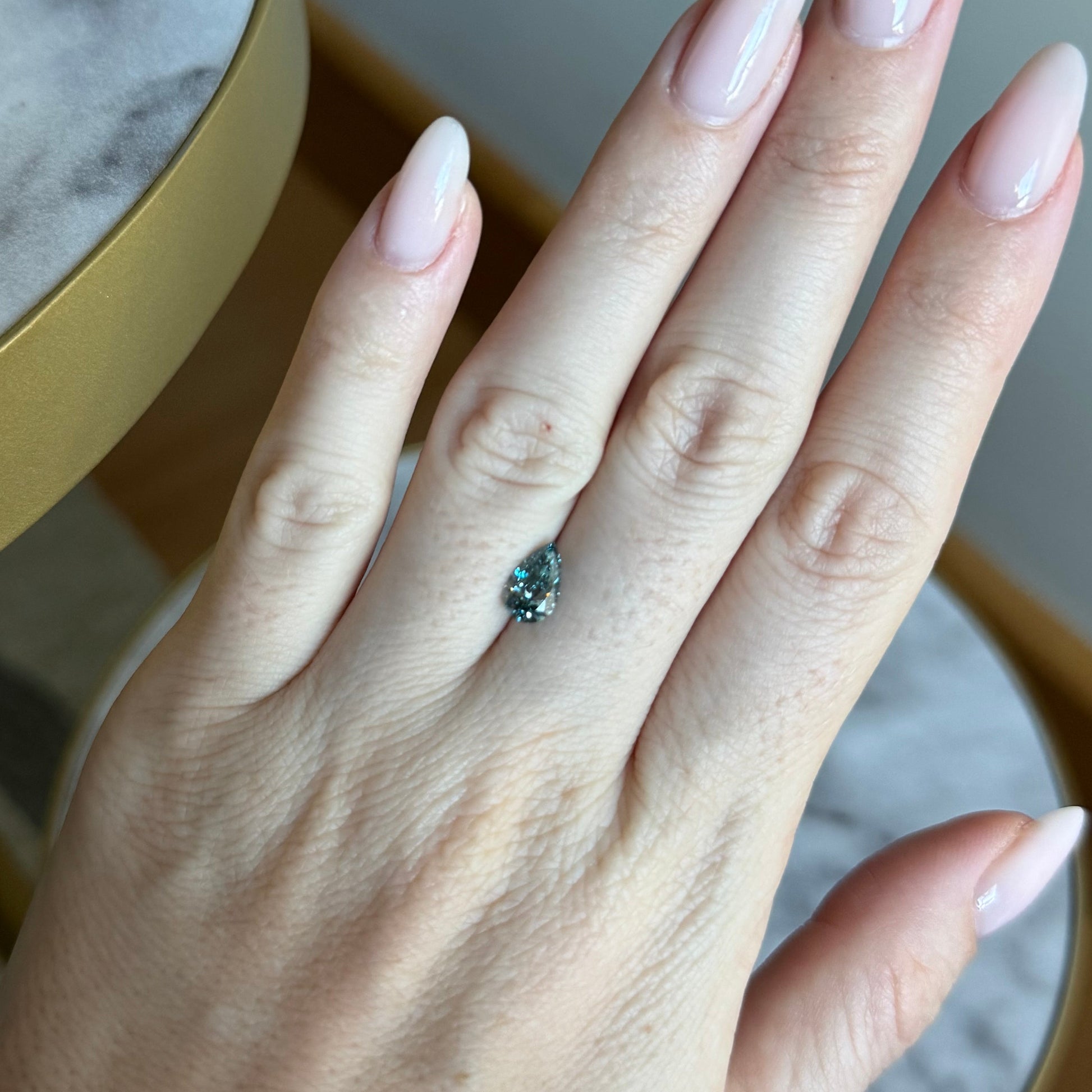 Pear | 1.01ct Fancy Vivid Blue VVS2 | 1.63 ratio | IGI Certified 698567320 | FP101