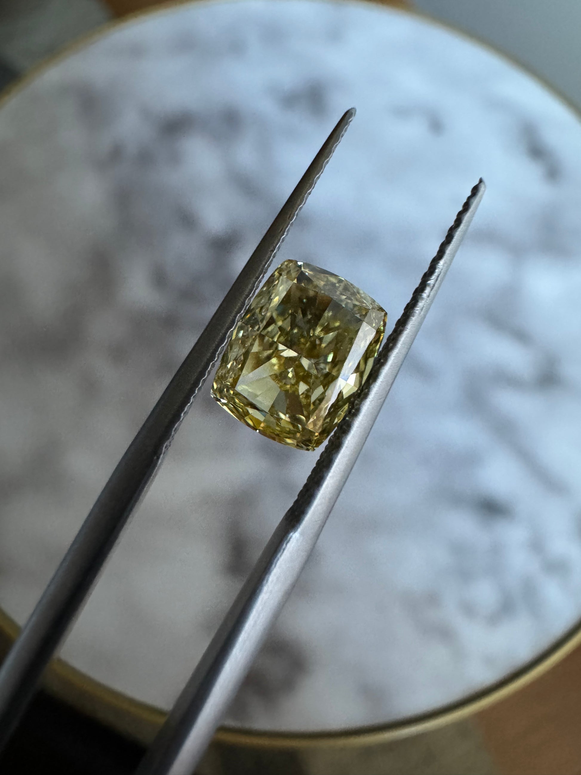 Cushion | 2.17ct Fancy Vivid Yellowish Yellow VS1 | 1.27 ratio | 656477842 | FCU217