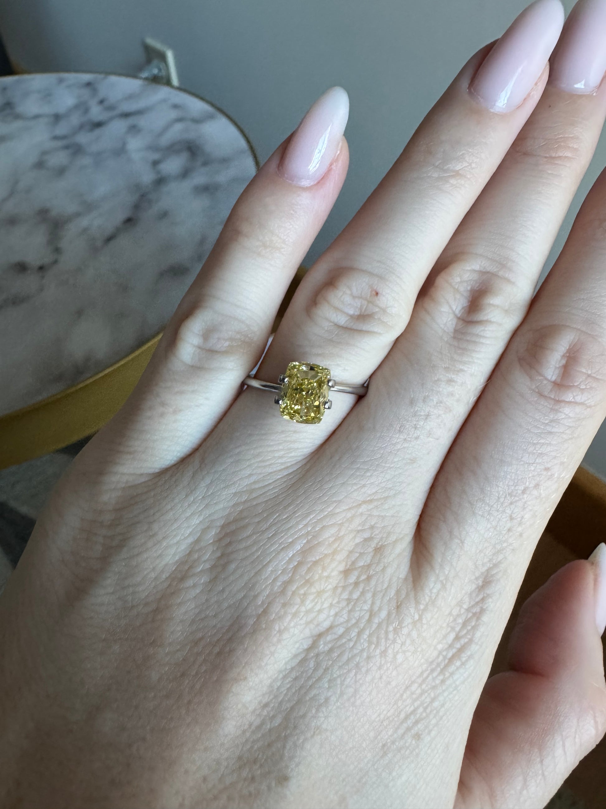 Cushion | 2.17ct Fancy Vivid Yellowish Yellow VS1 | 1.27 ratio | 656477842 | FCU217