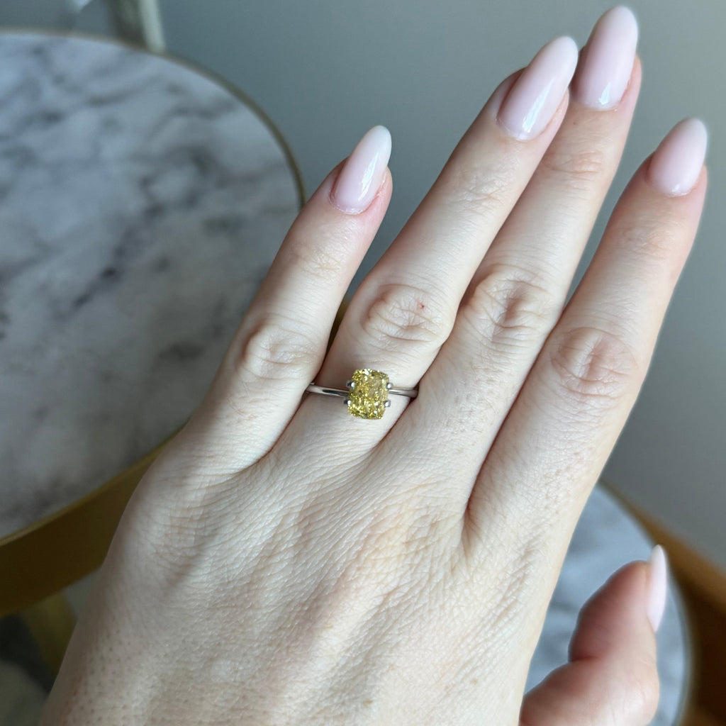 Cushion | 2.17ct Fancy Vivid Yellowish Yellow VS1 | 1.27 ratio | 656477842 | FCU217