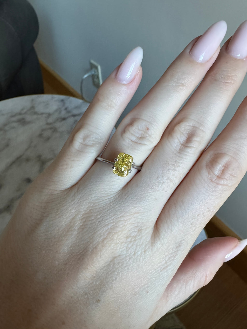 Cushion | 1.92ct Fancy Vivid Yellowish Yellow VVS2 | 1.39 ratio | IGI Certified 650479092 | FCU192