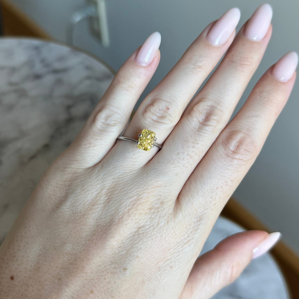 Cushion | 1.92ct Fancy Vivid Yellowish Yellow VVS2 | 1.39 ratio | IGI Certified 650479092 | FCU192