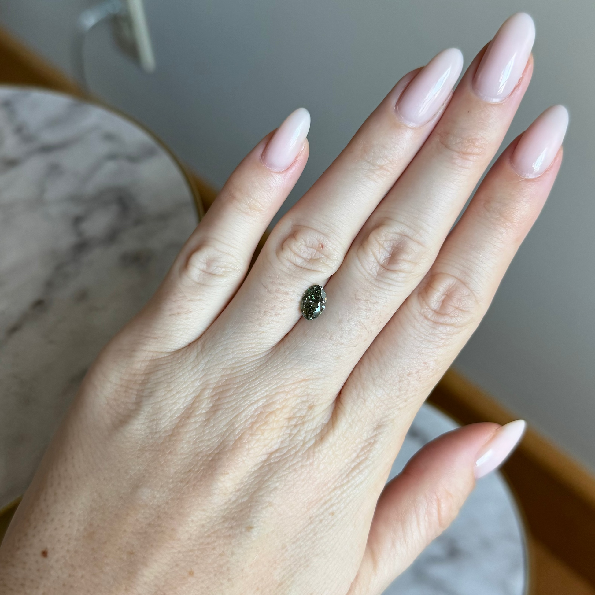 Oval | 1.10ct Fancy Vivid Greenish Green VS1 | 1.48 ratio | IGI Certified 731519574 | FOV110