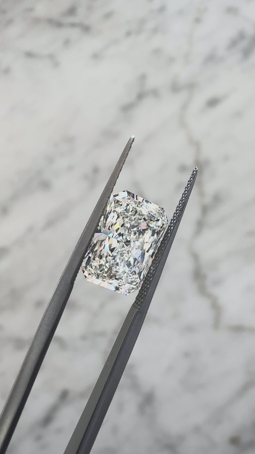 Radiant | 4.07ct F VS1 | 1.43 ratio | IGI Certified LG777611354