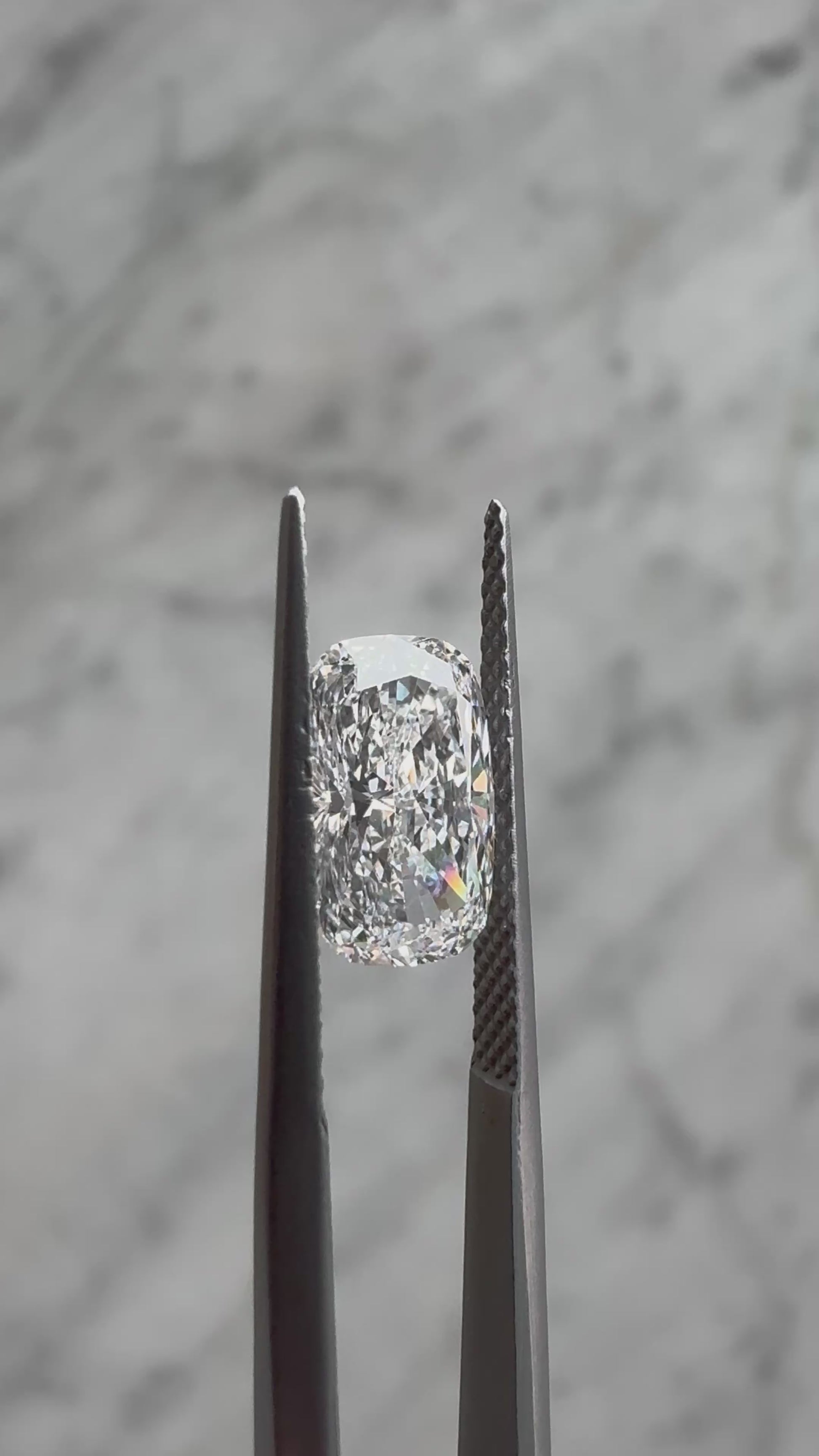 Cushion | 2.05ct D VVS1 | 1.6 ratio | IGI Certified LG734542718 | CU205