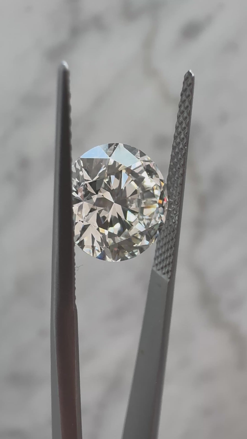 Round | 4.09ct G VS1 | Non-certified